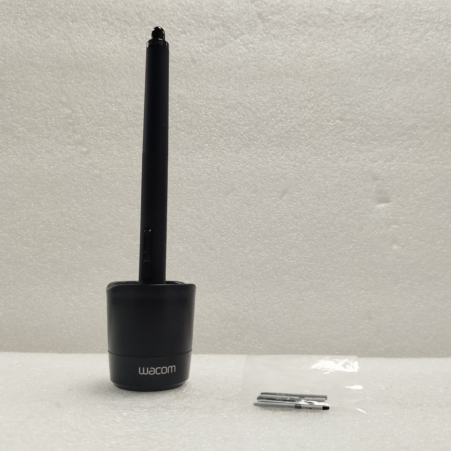 Product photo for Wacom Intuos 4 Cintiq 21 Grip Pen and 16 Nibs & Holder