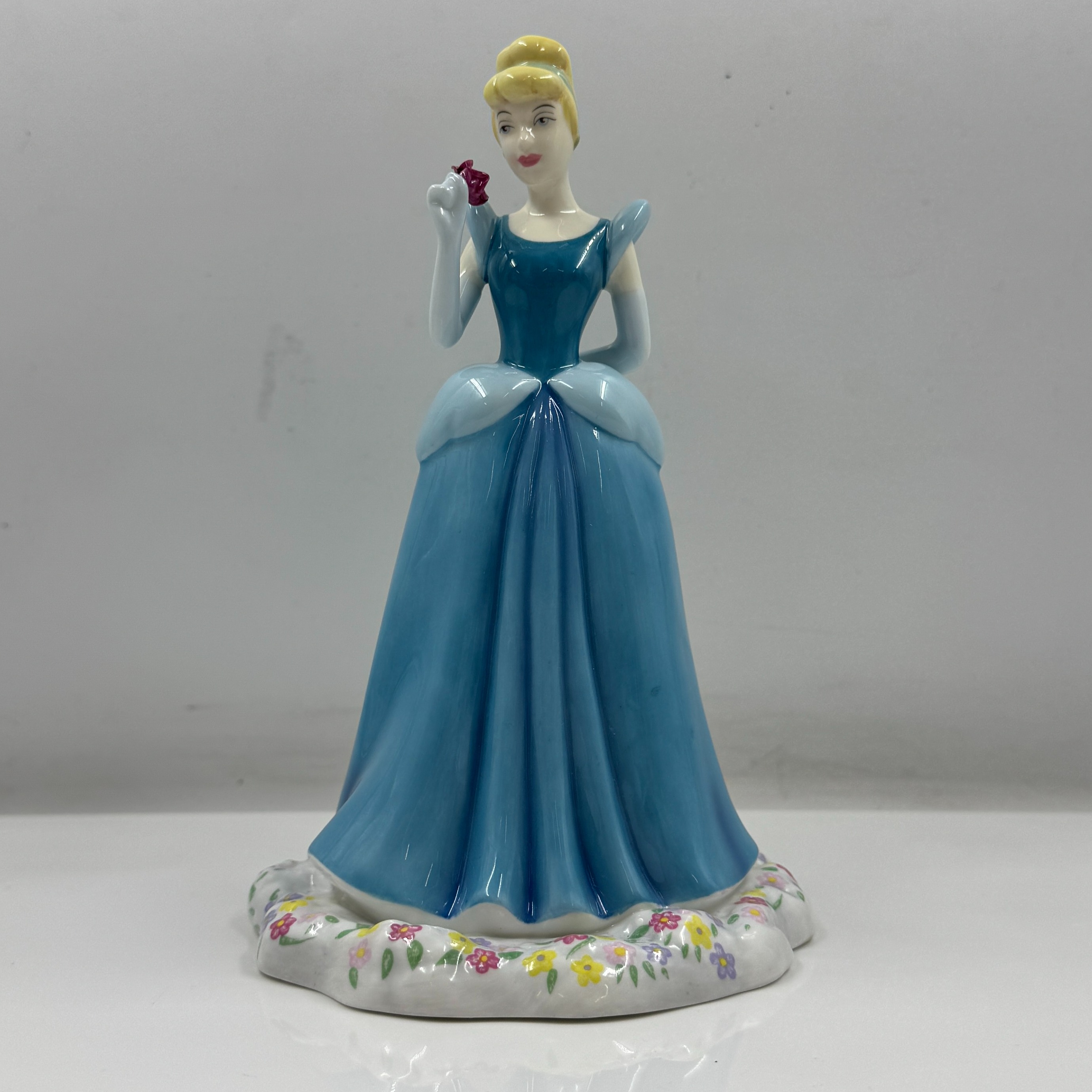 Product photo for WALT DISNEY SHOWCASE COLLECTION CINDERELLA BY ROYAL DOULTON