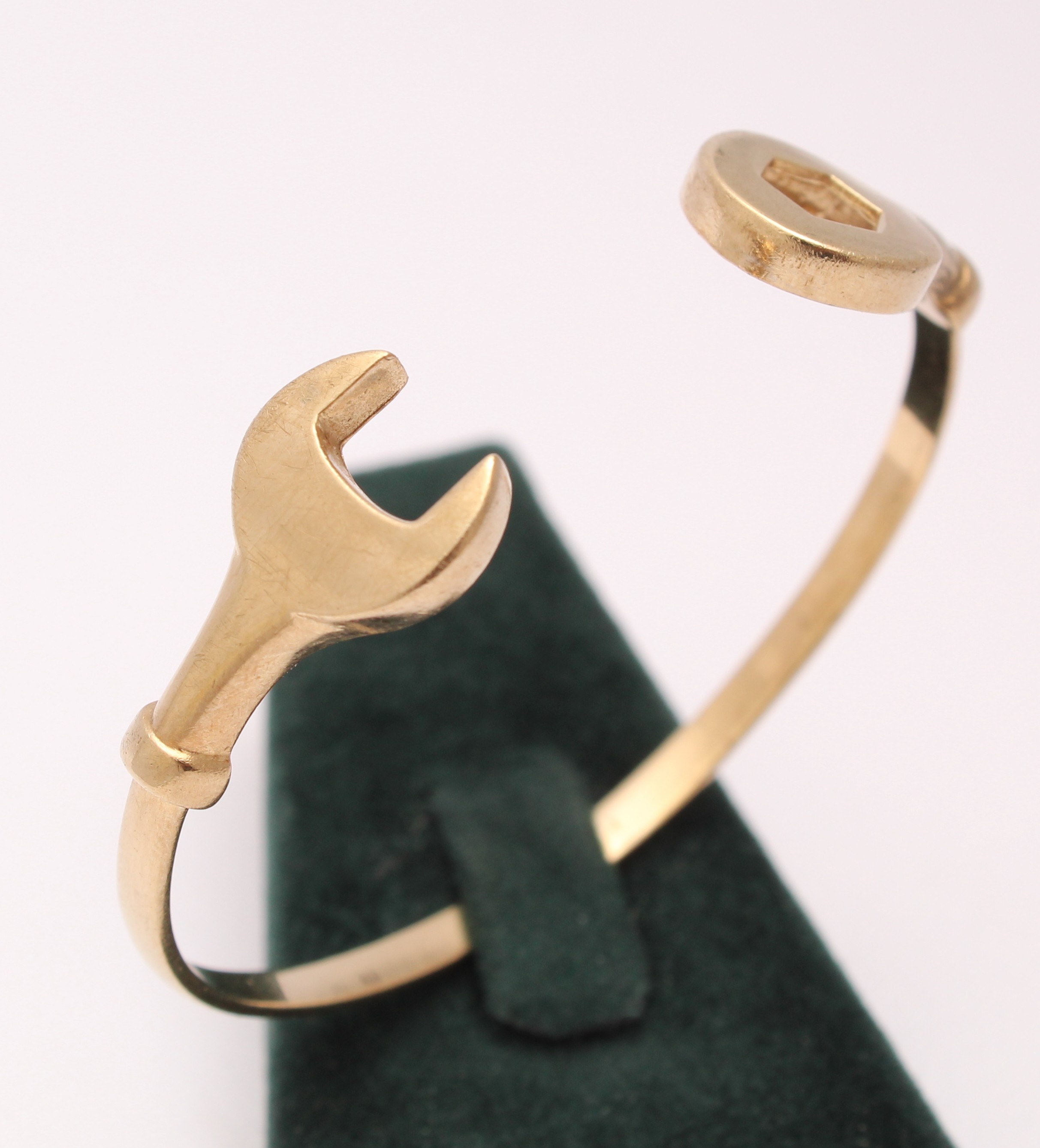 Product photo for 9ct Yellow Gold Baby Child's Plain Spanner Bangle Bracelet - 4.5