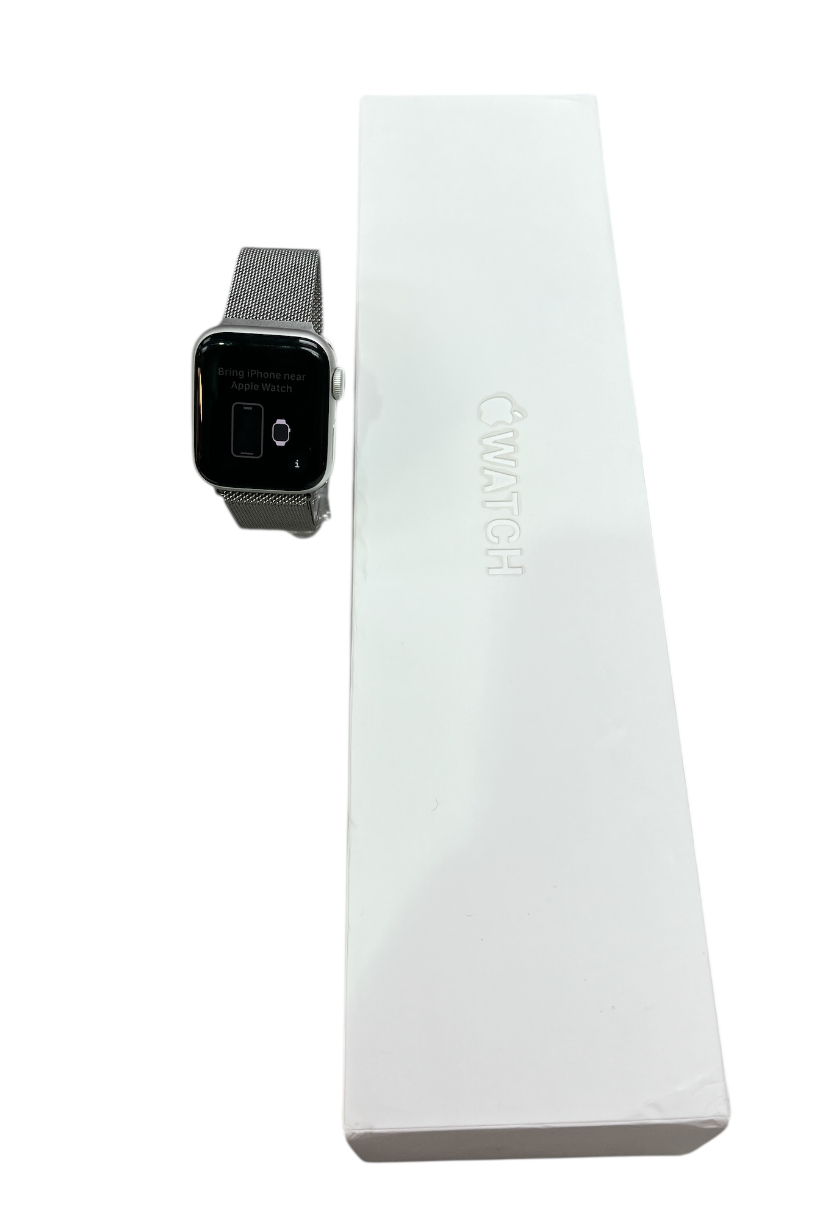 Product photo for Apple Watch Series 5 40mm