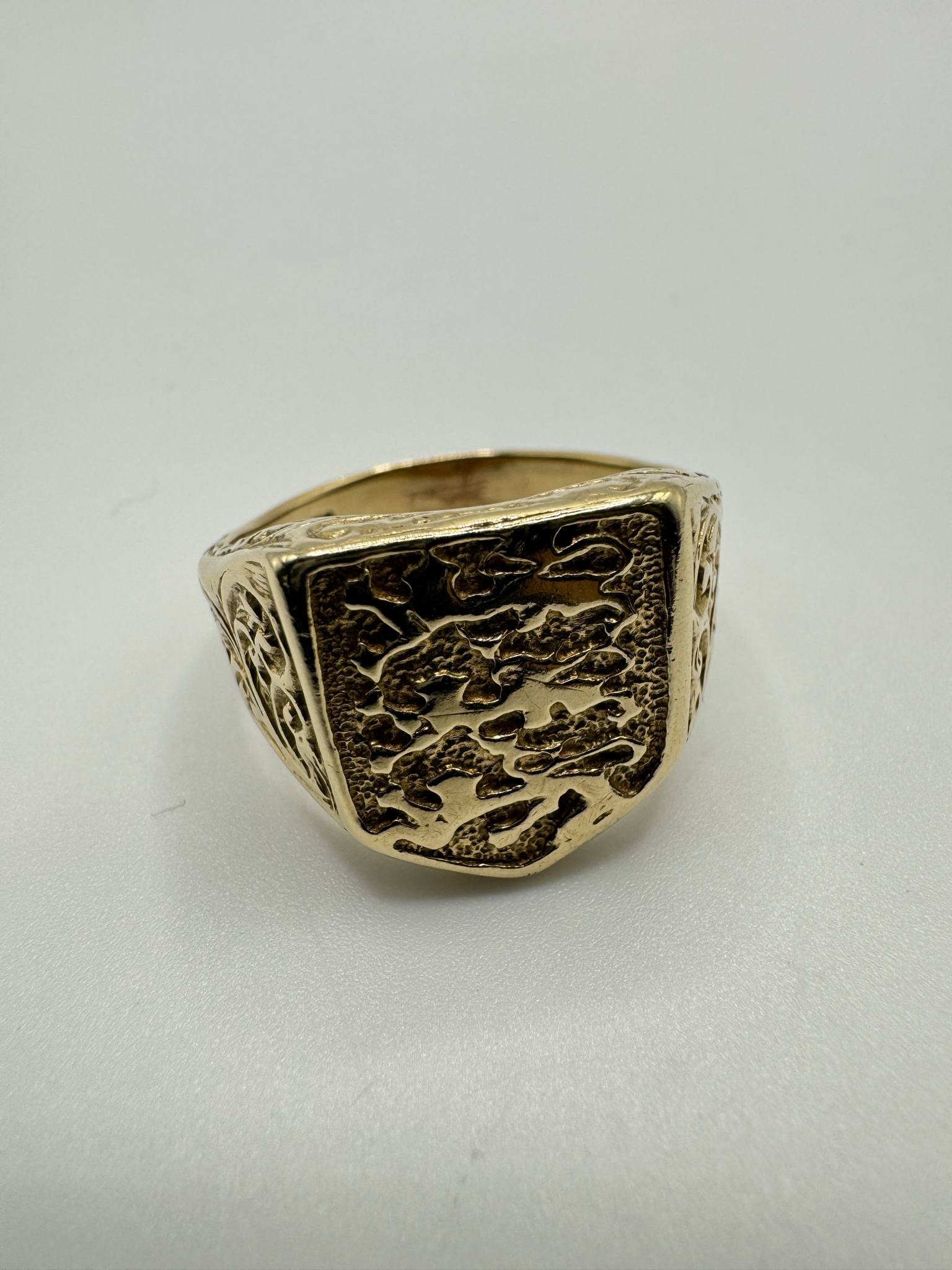 Product photo for 9ct Three Lions Crest Ring