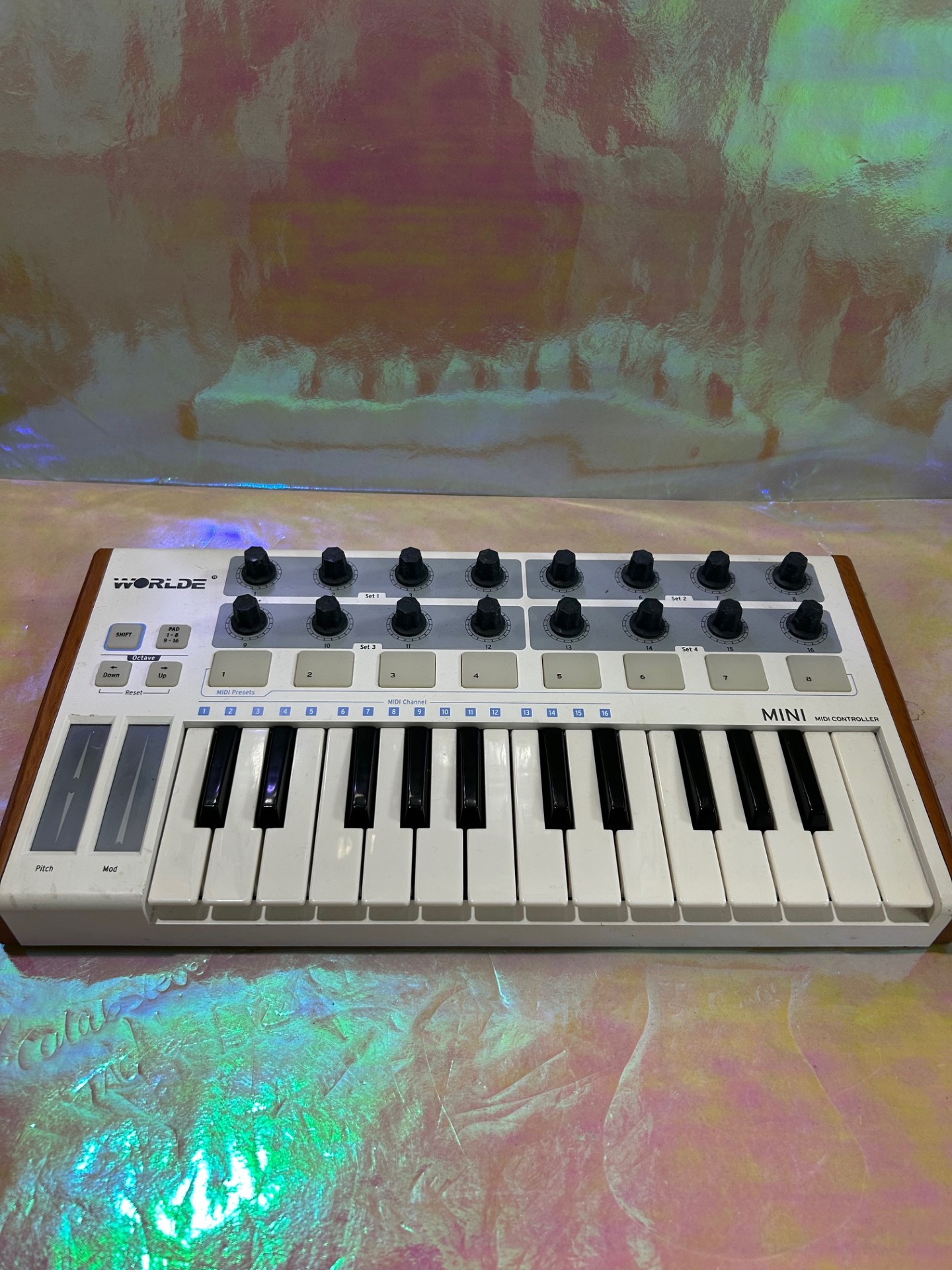 Product photo for Worlde Mini Midi Controller *NO POWER CABLE*