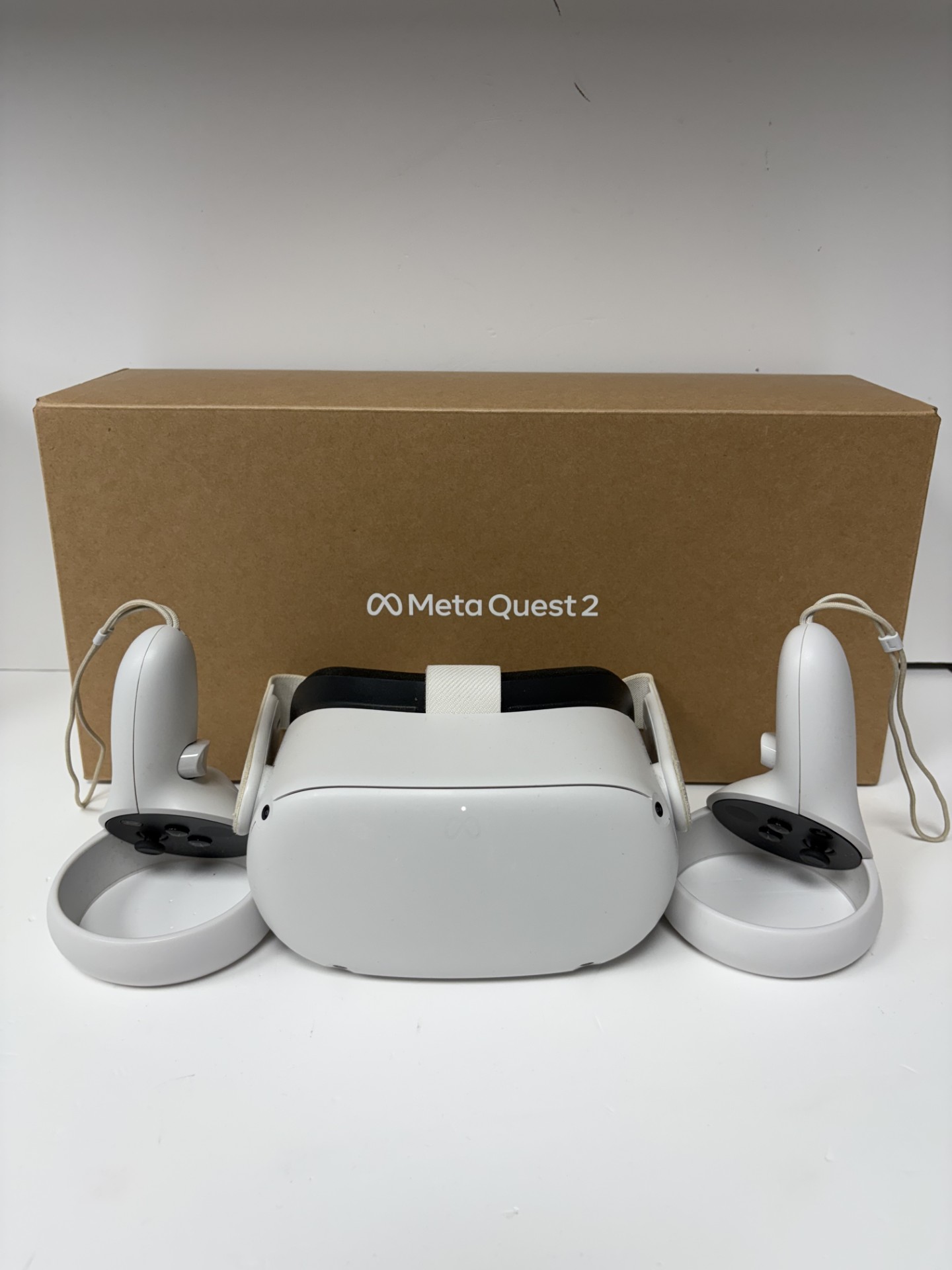 Product photo for META QUEST 2 128GB WHITE BOXED