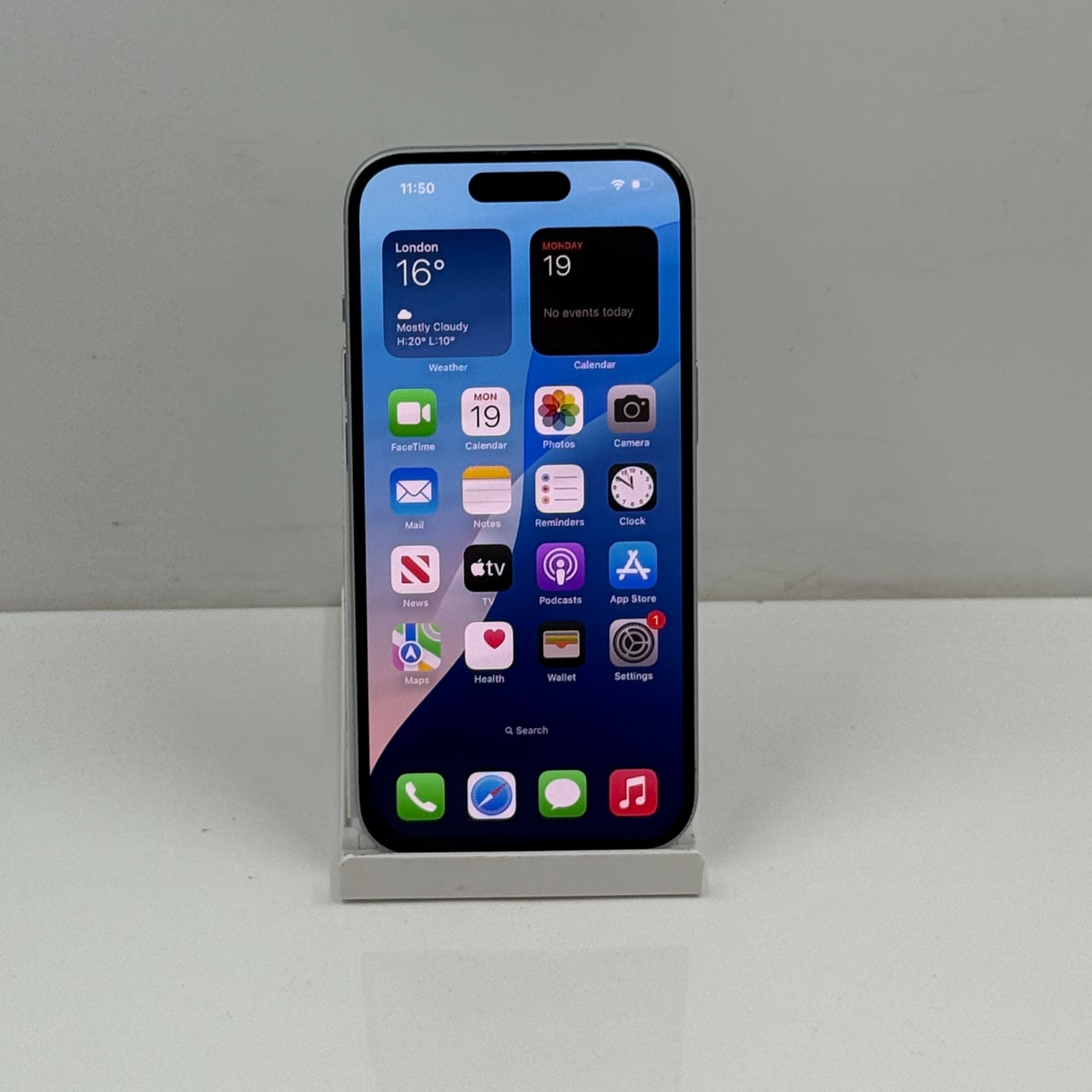 Product photo for APPLE iPHONE 15 - 128GB 89% BATTERY IOS 18.3 UNLOCKED