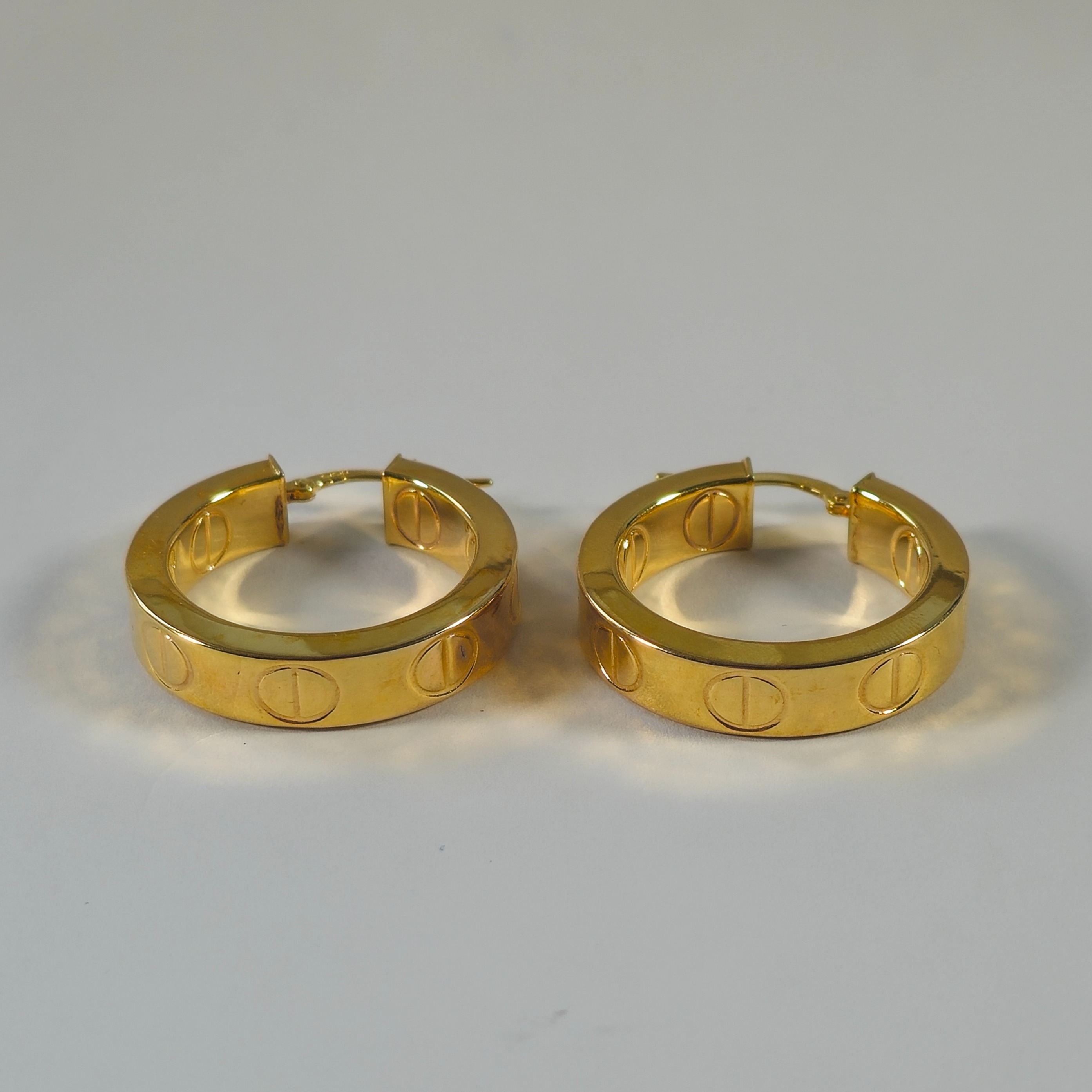 Product photo for 9ct Gold Round Screw Pattern Hoop Earrings