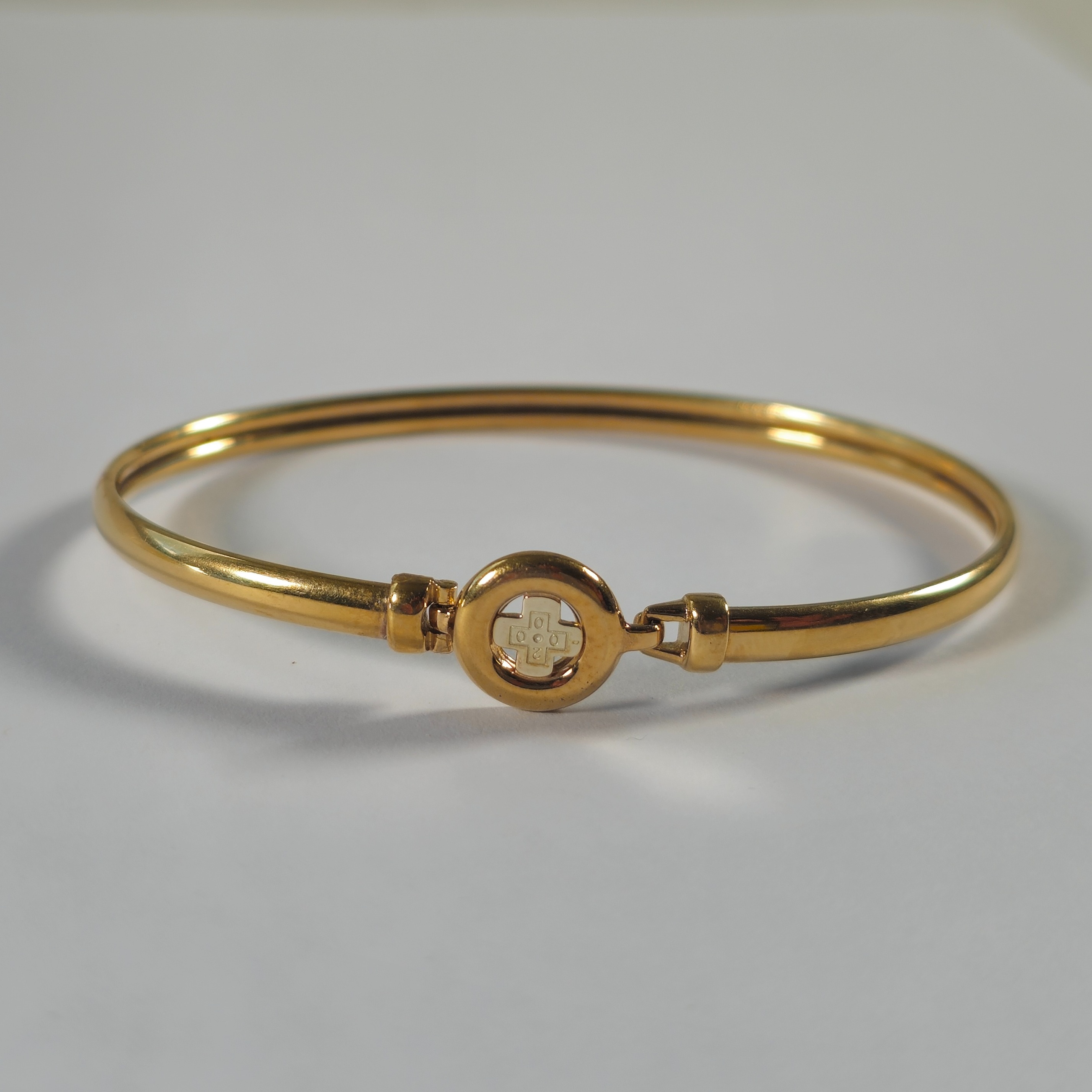 Product photo for 9ct Gold Cross Circled 2000 Bangle