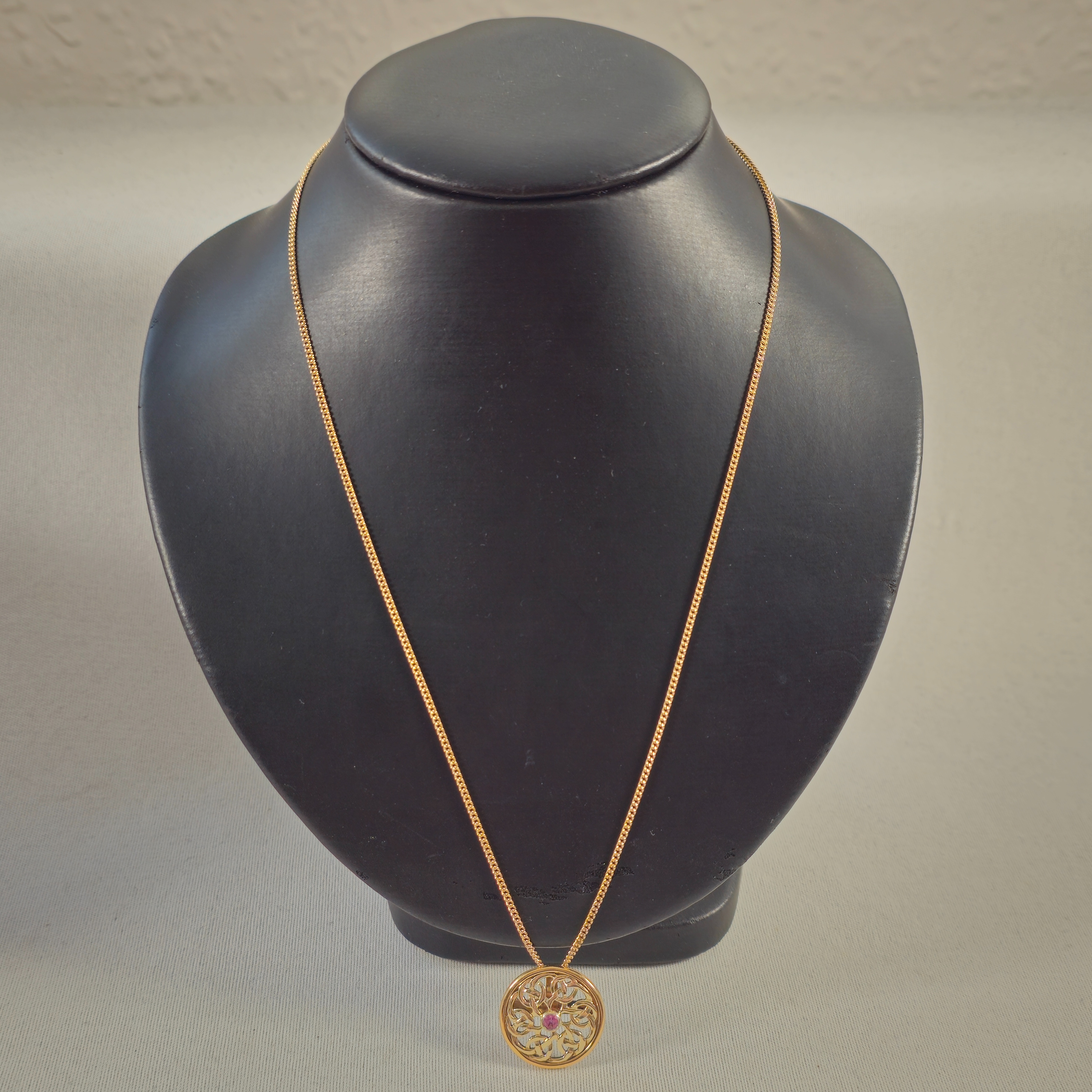 Product photo for 9ct Gold Chain & welsh gold Purple Stone Pendant / Brooch