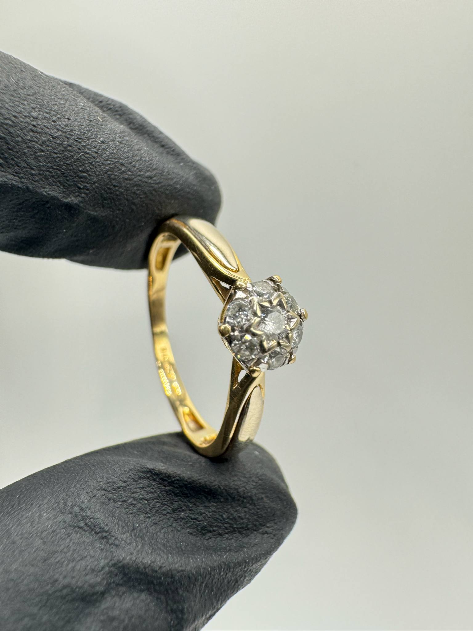 Product photo for 18ct Cluster Diamond Ring