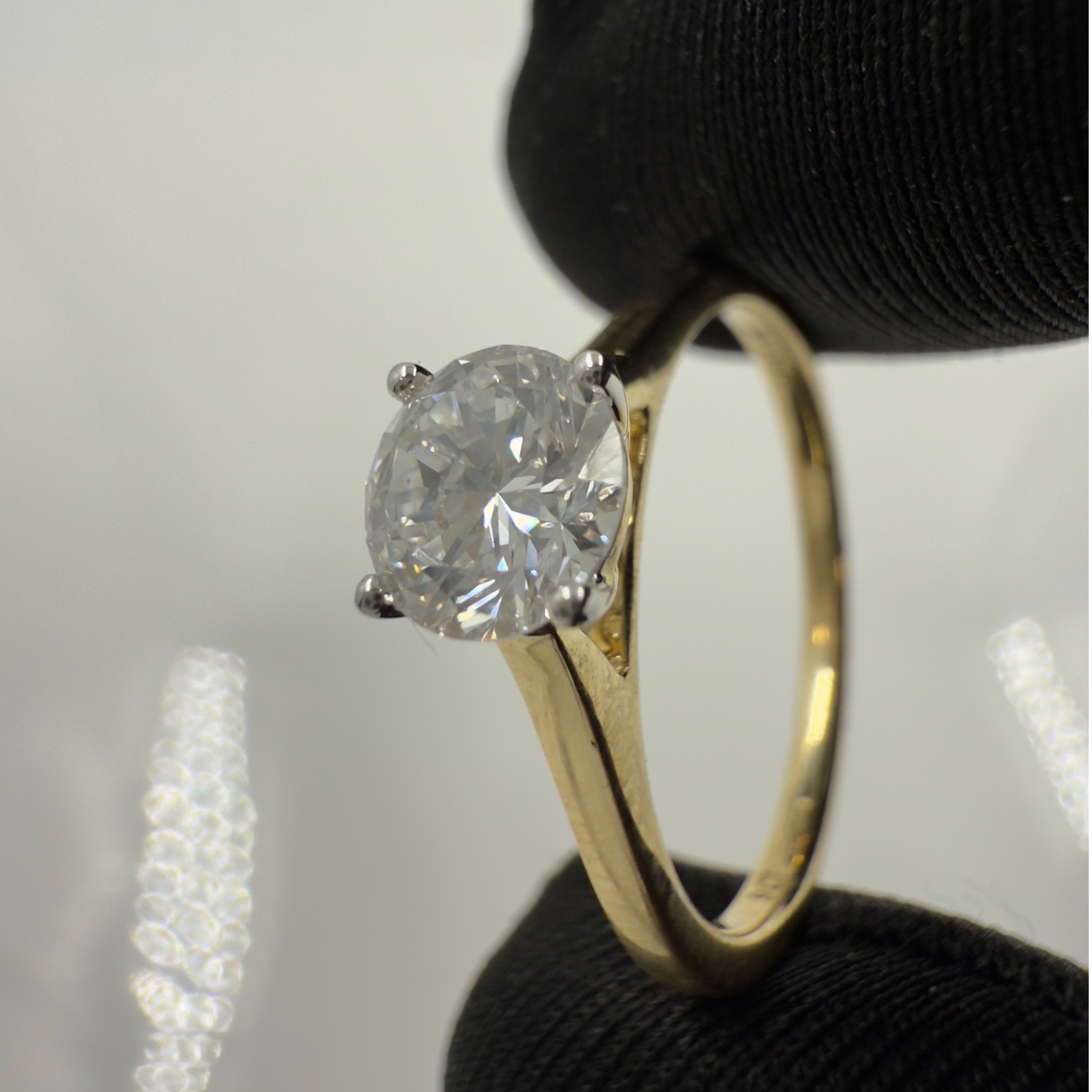 Product photo for 9CT GOLD 0.75 CT LAB GROWN ROUND DIAMOND RING VVS -SIZE P