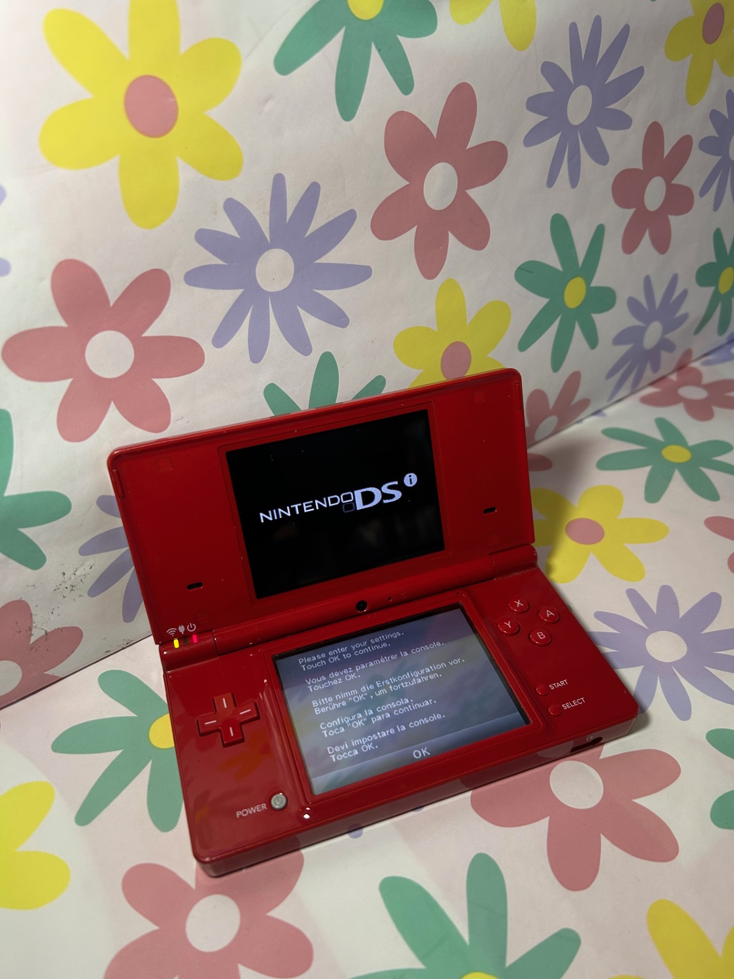 Product photo for NINTENDO DSI *RED*