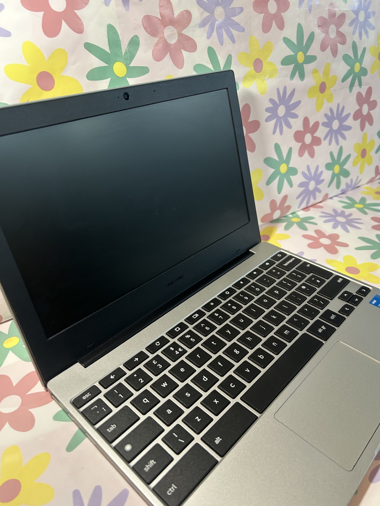 Product photo for SAMSUNG CHROMEBOOK *SILVER*