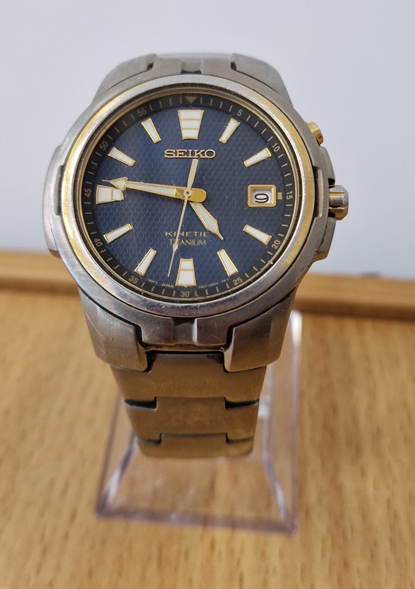 Product photo for Seiko  Seiko 5M62-0C10 Kinetic Watch - Titanium 12M Warranty Worn Condition