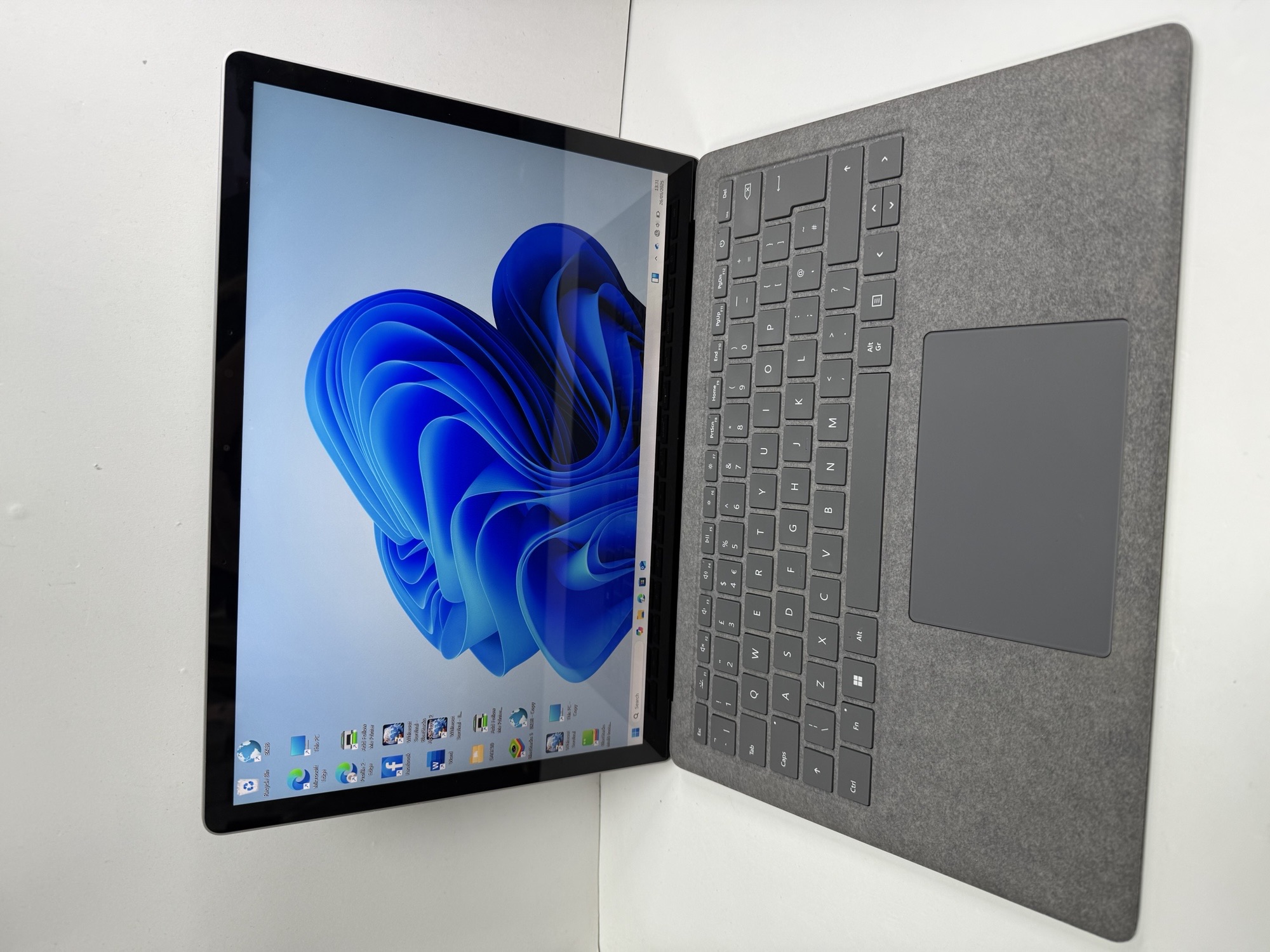 Product photo for WINDOWS  SURFACE PRO 7 LAPTOP