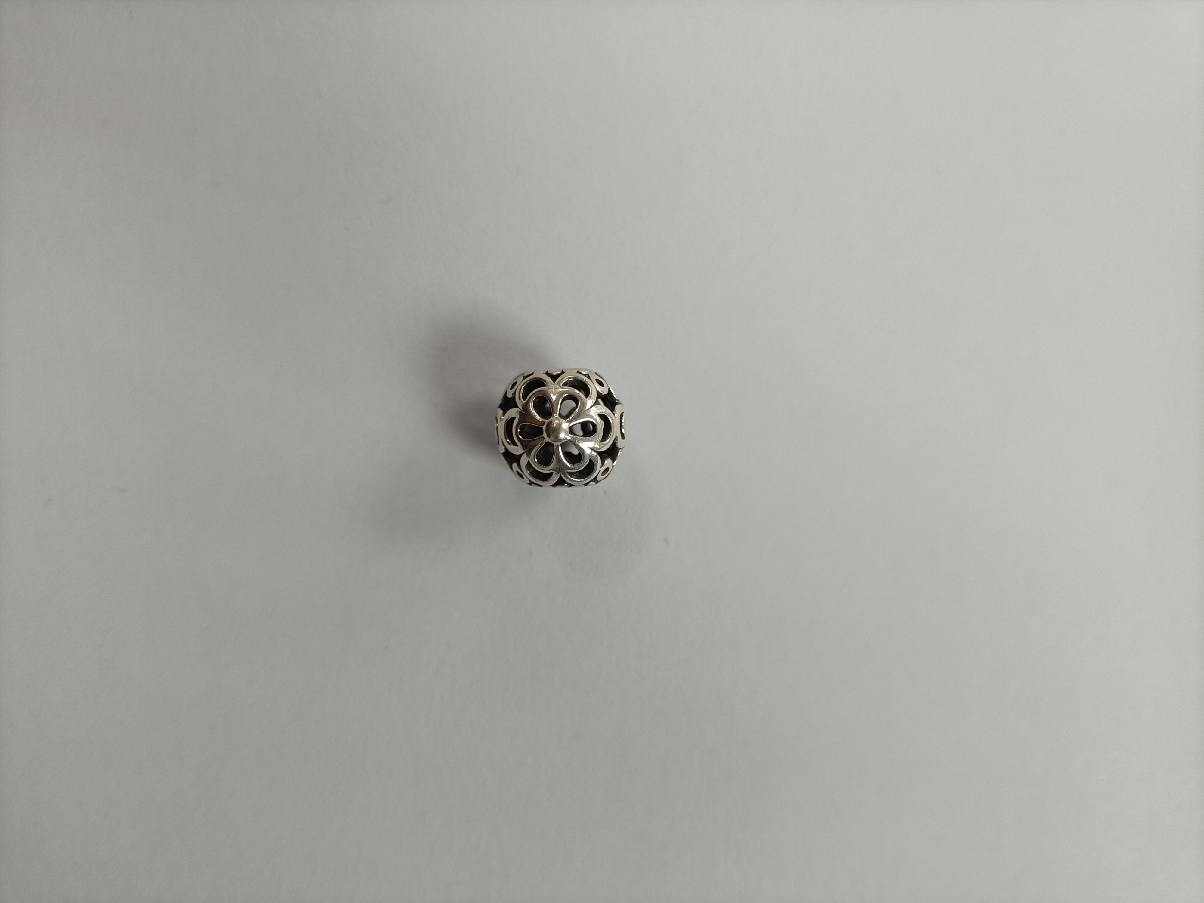Product photo for Pandora Oval Flower Charm