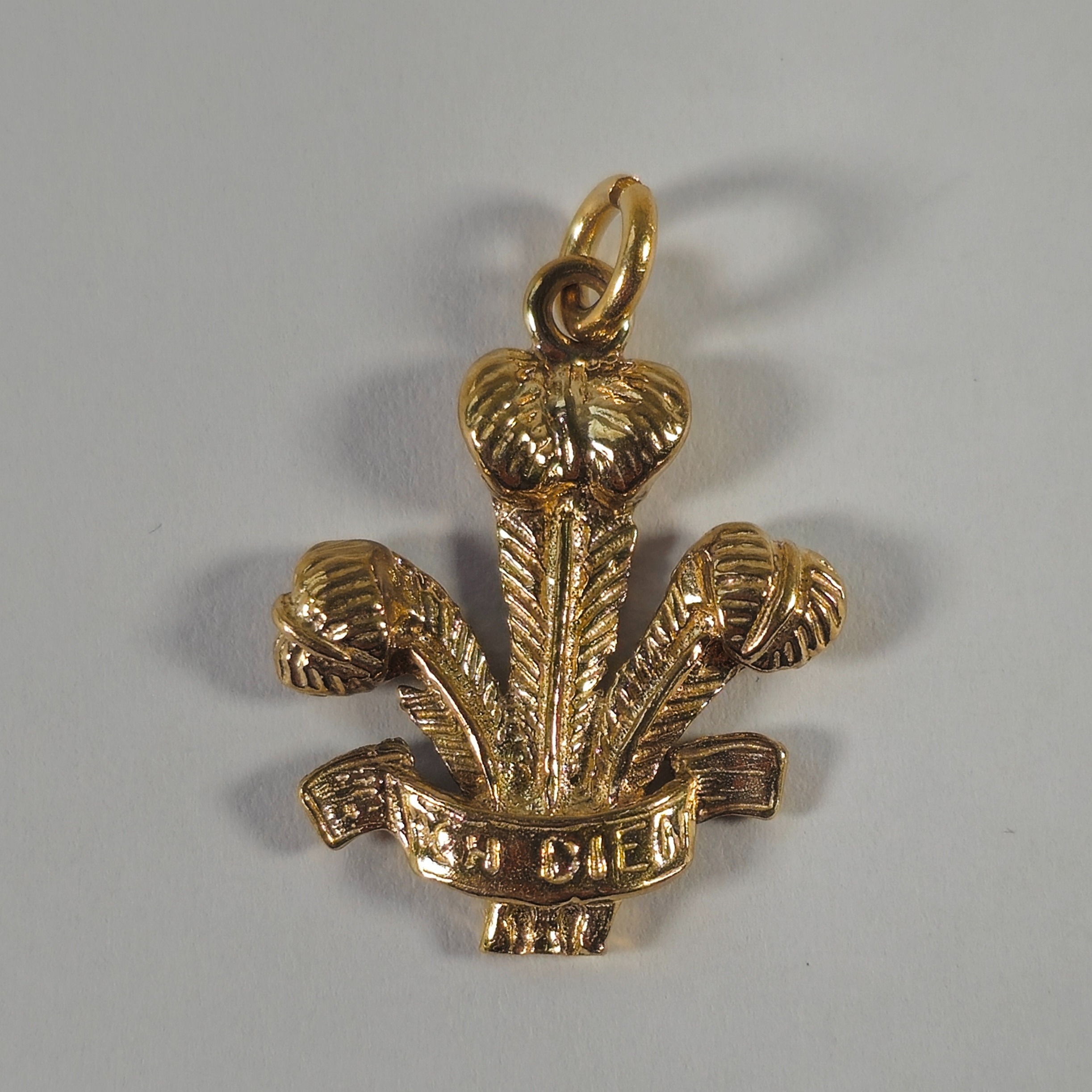 Product photo for 9ct Gold 3-feathers Pendant