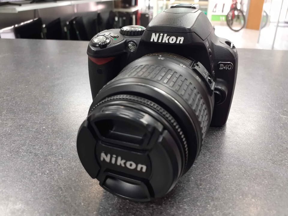 Product photo for Nikon D40 18-55mm lens inc charger