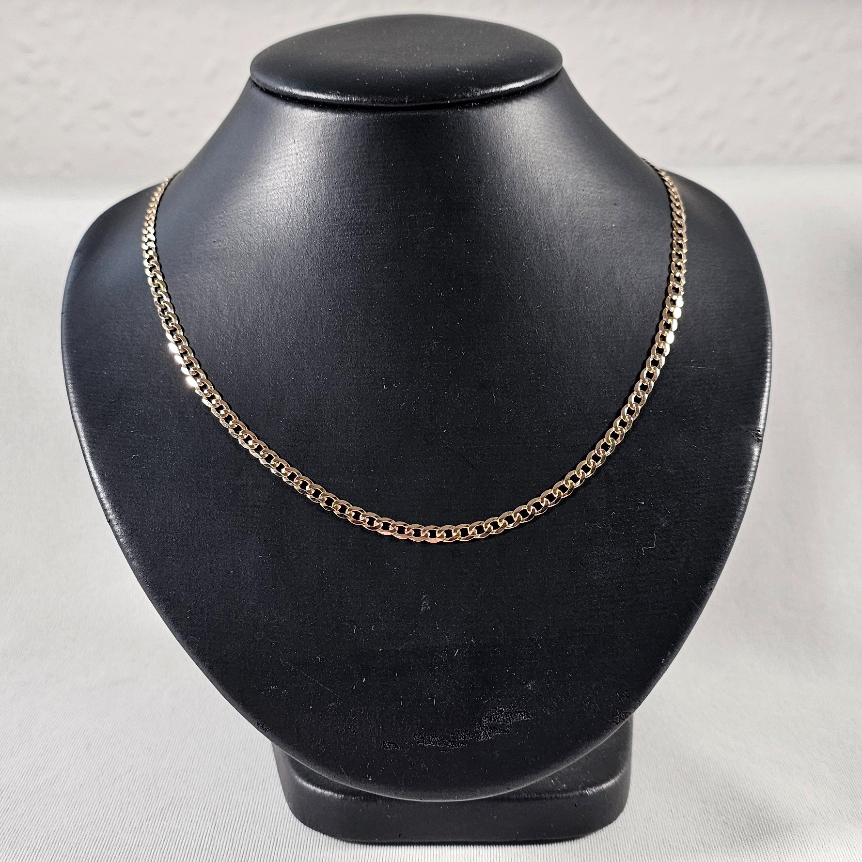 Product photo for 9ct Gold Curb Chain / Necklace 16.14