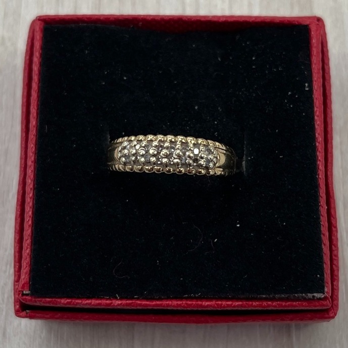 Product photo for Unbranded Pre-Owned 9ct Gold Diamond Ring