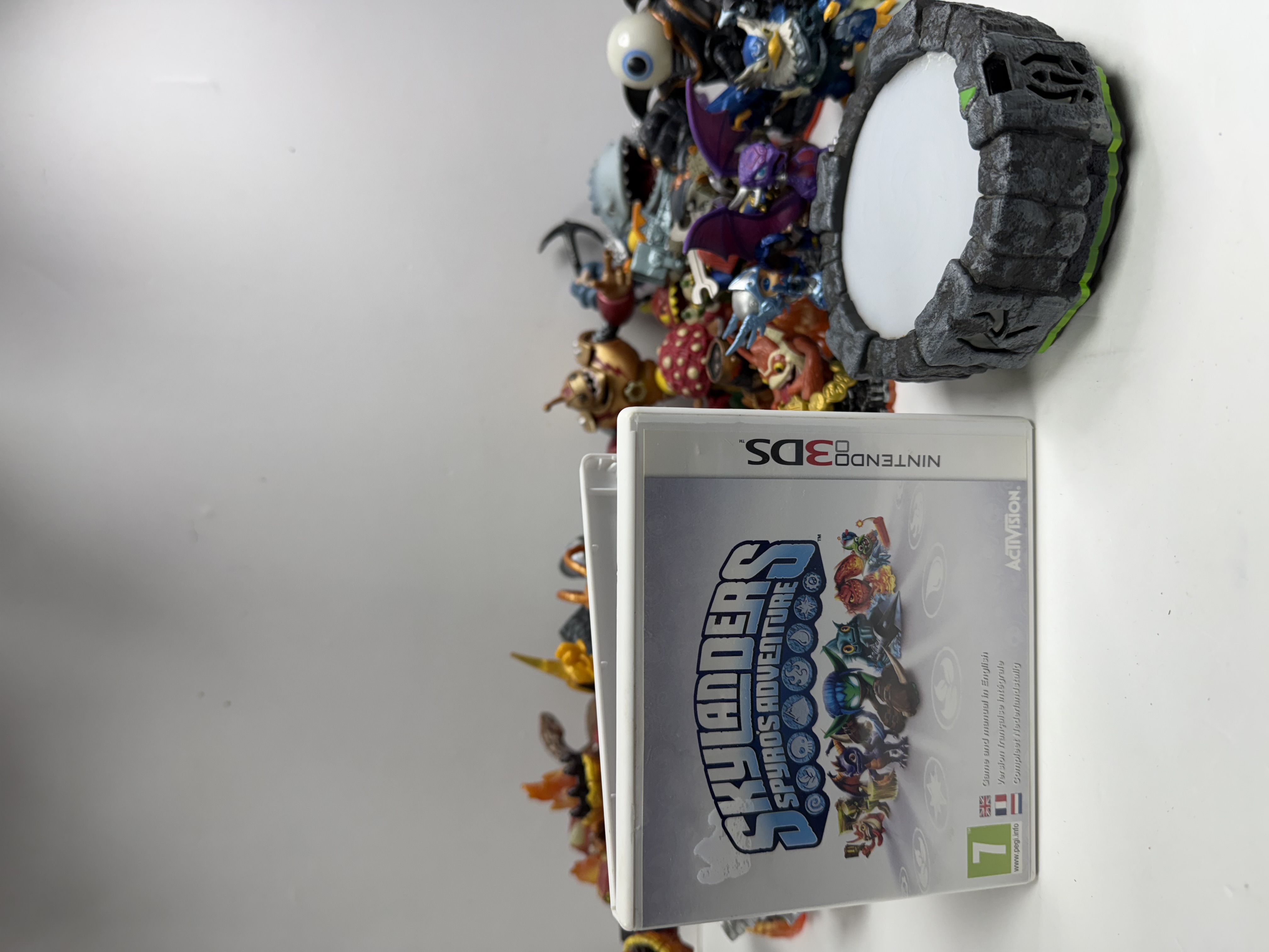 Product photo for SKYLANDER DS GAME AND FIGURES