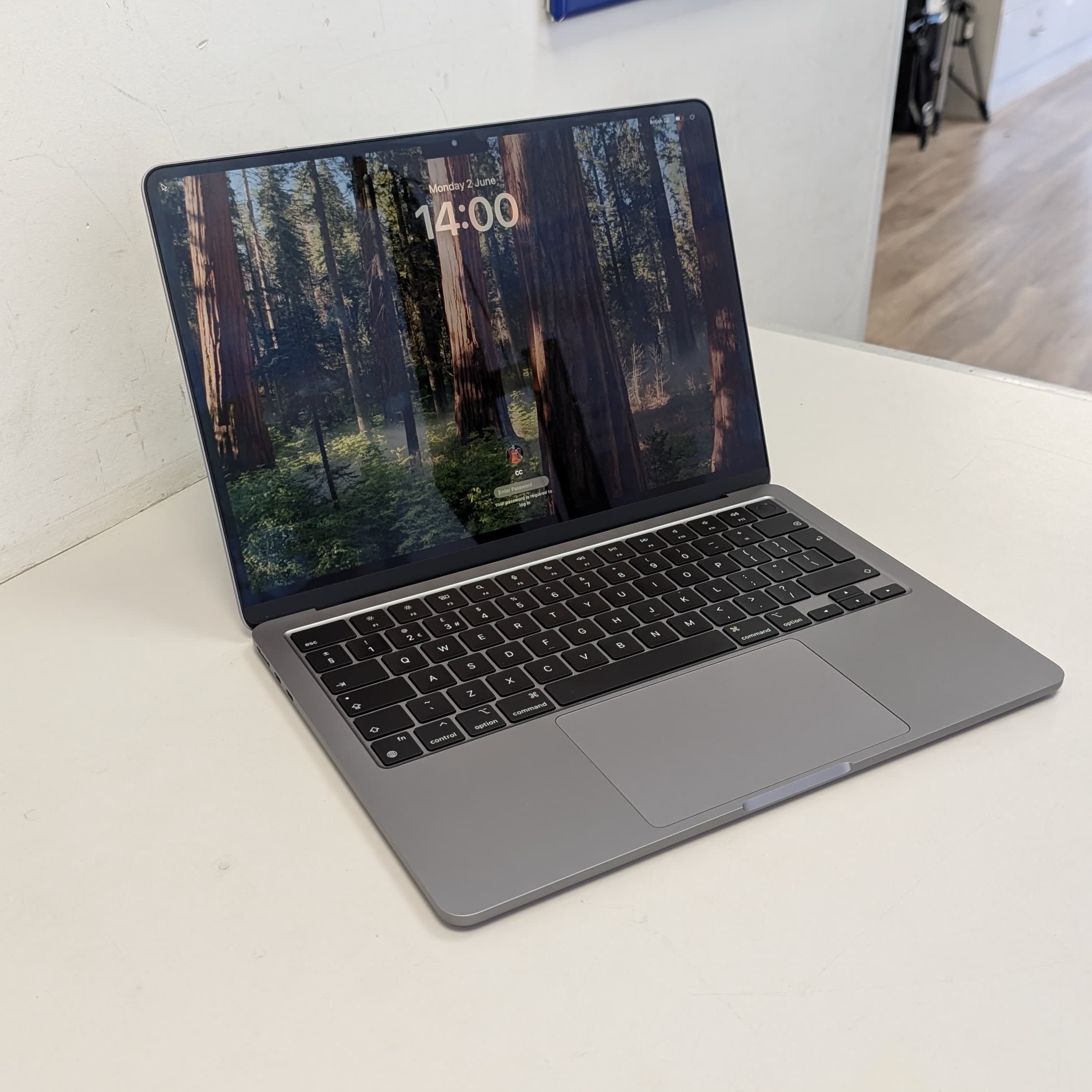 Product photo for Apple MacBook Air M2 - 256GB 8GB 100%BH 4 Cycle count Mint