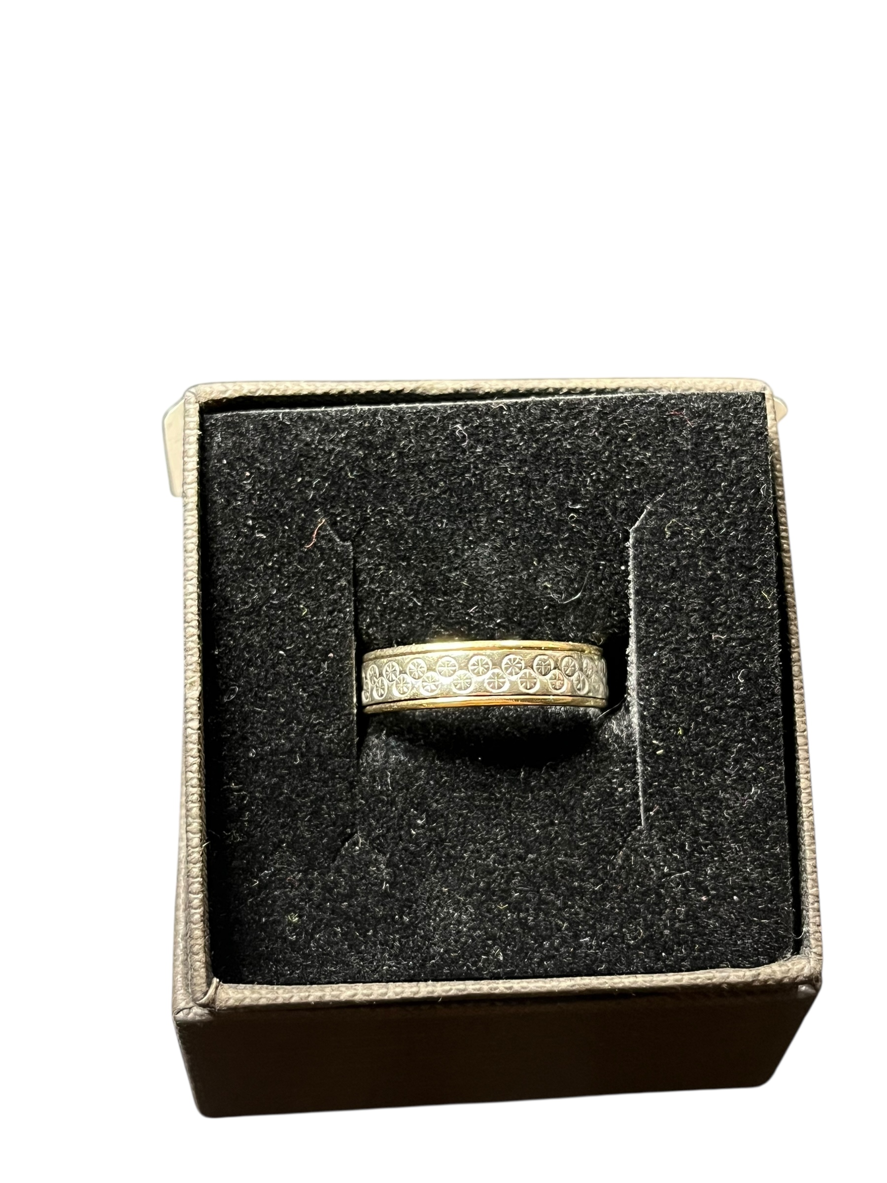 Product photo for 9ct Two-Tone Gold Patterned Ring – Used, Good Condition
