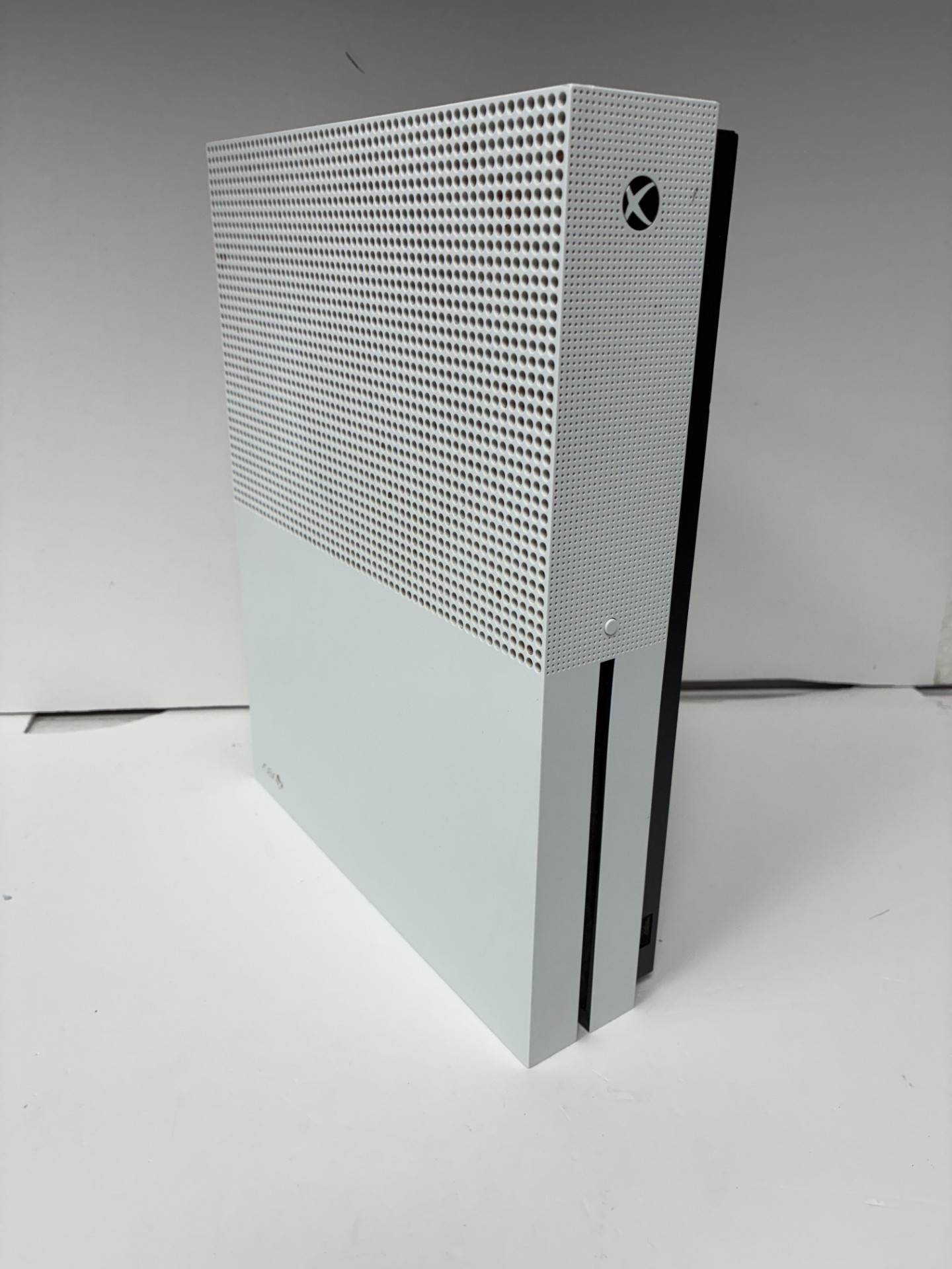 Product photo for XBOX ONE S 500GB WHITE UNBOXED