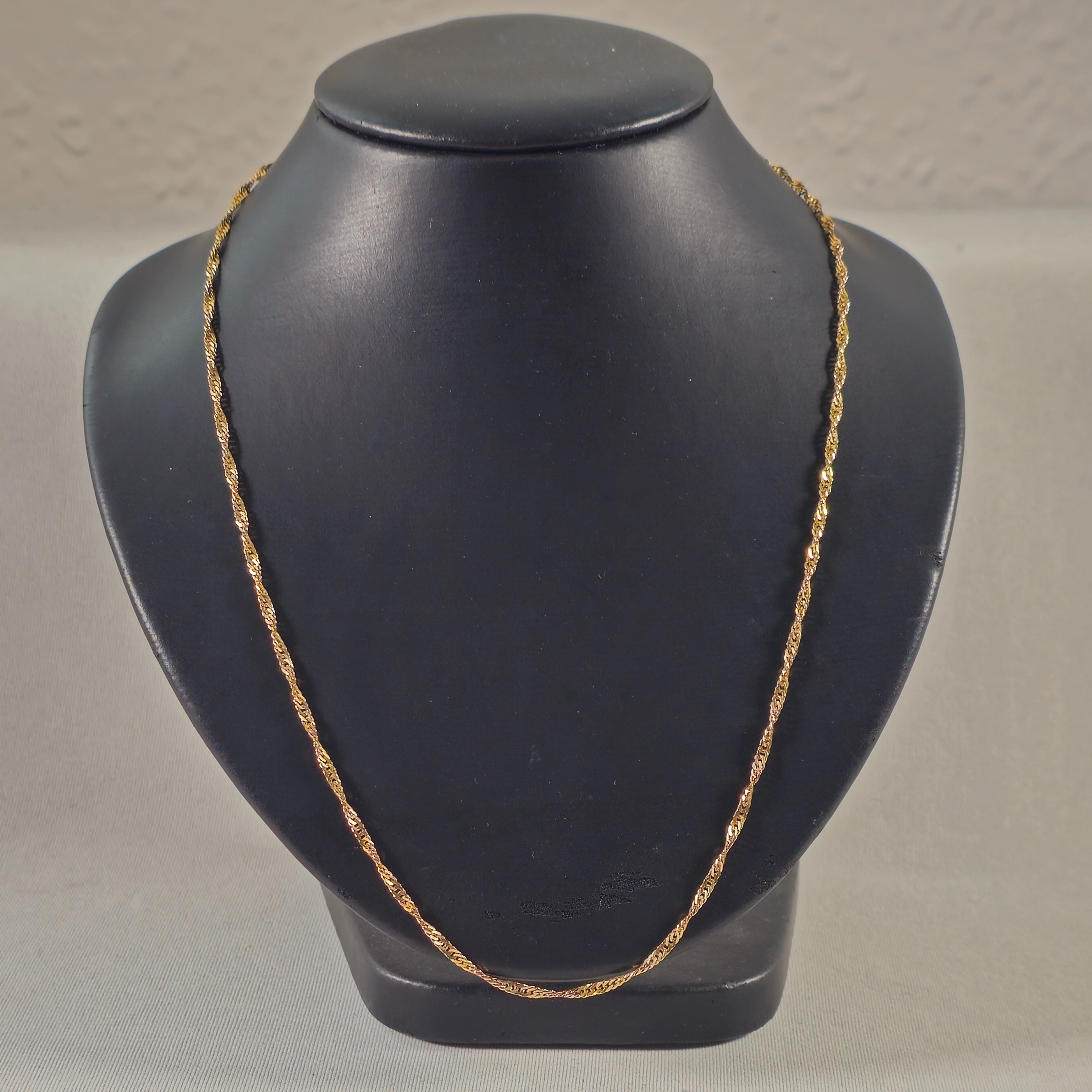 Product photo for 9ct Gold Ribbon Chain 18.5