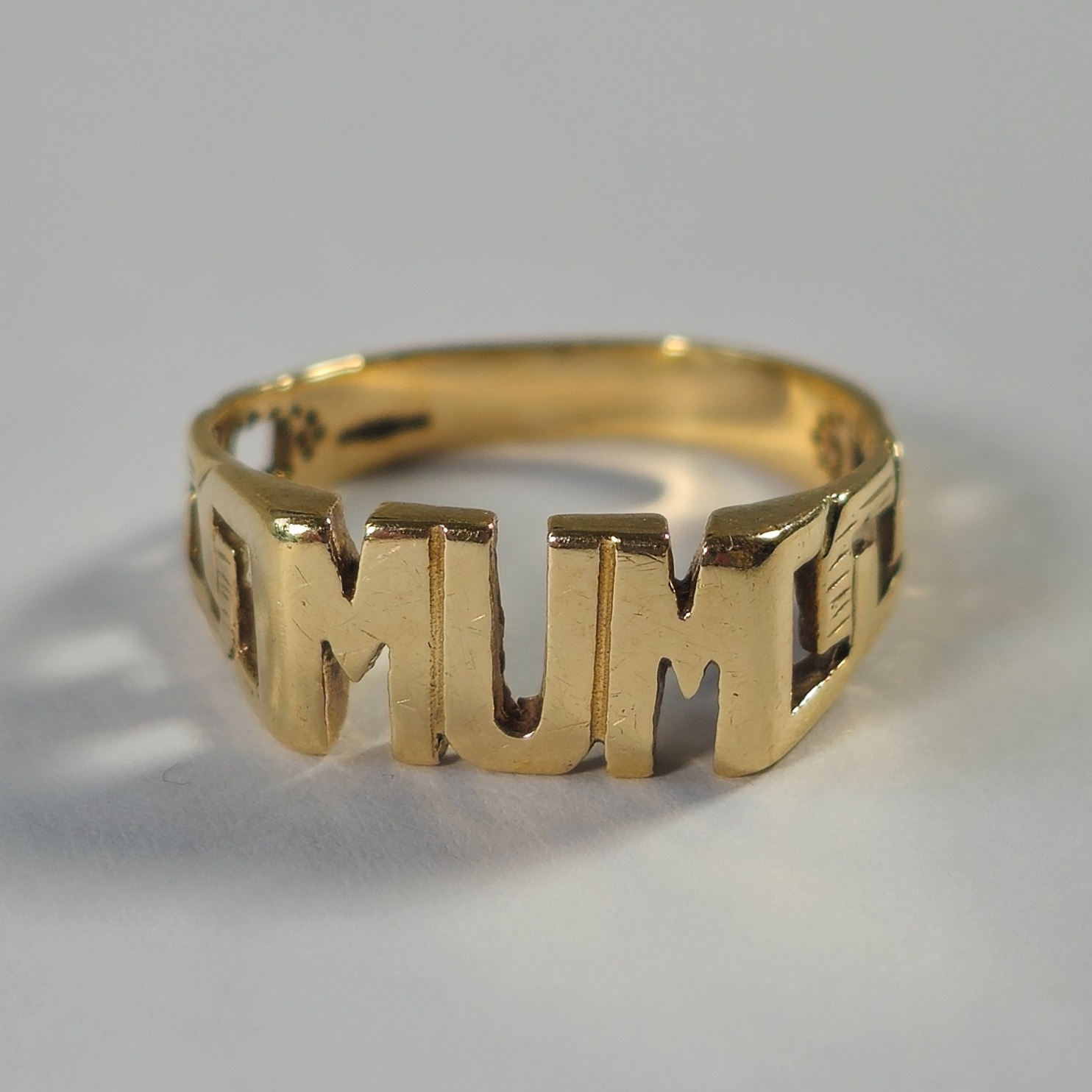 Product photo for 9ct Gold Mum Ring Size Q