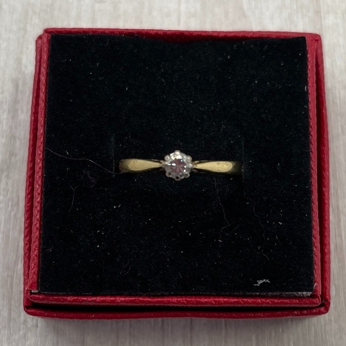 Product photo for G J Pre-Owned 18ct Gold Diamond Ring