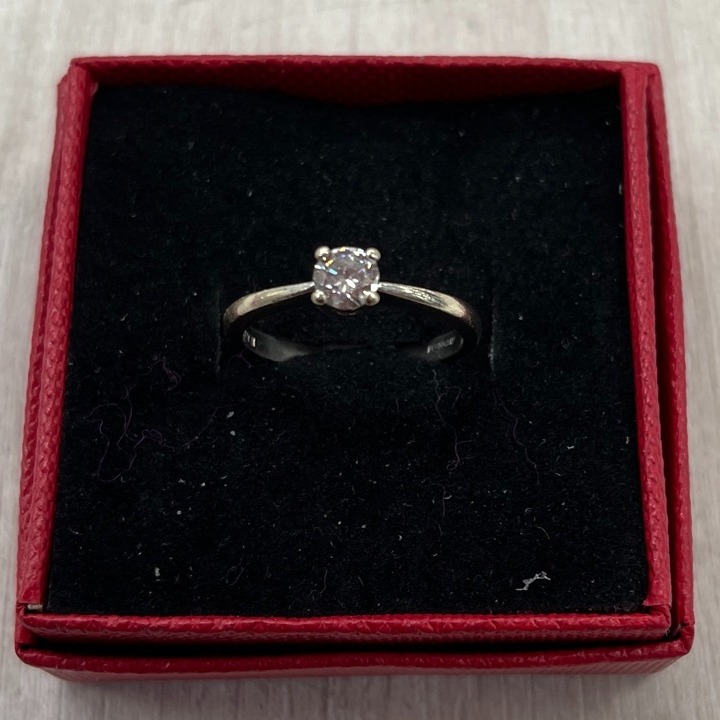 Product photo for M.J. Pre-Owned 9ct White Gold Diamond Ring
