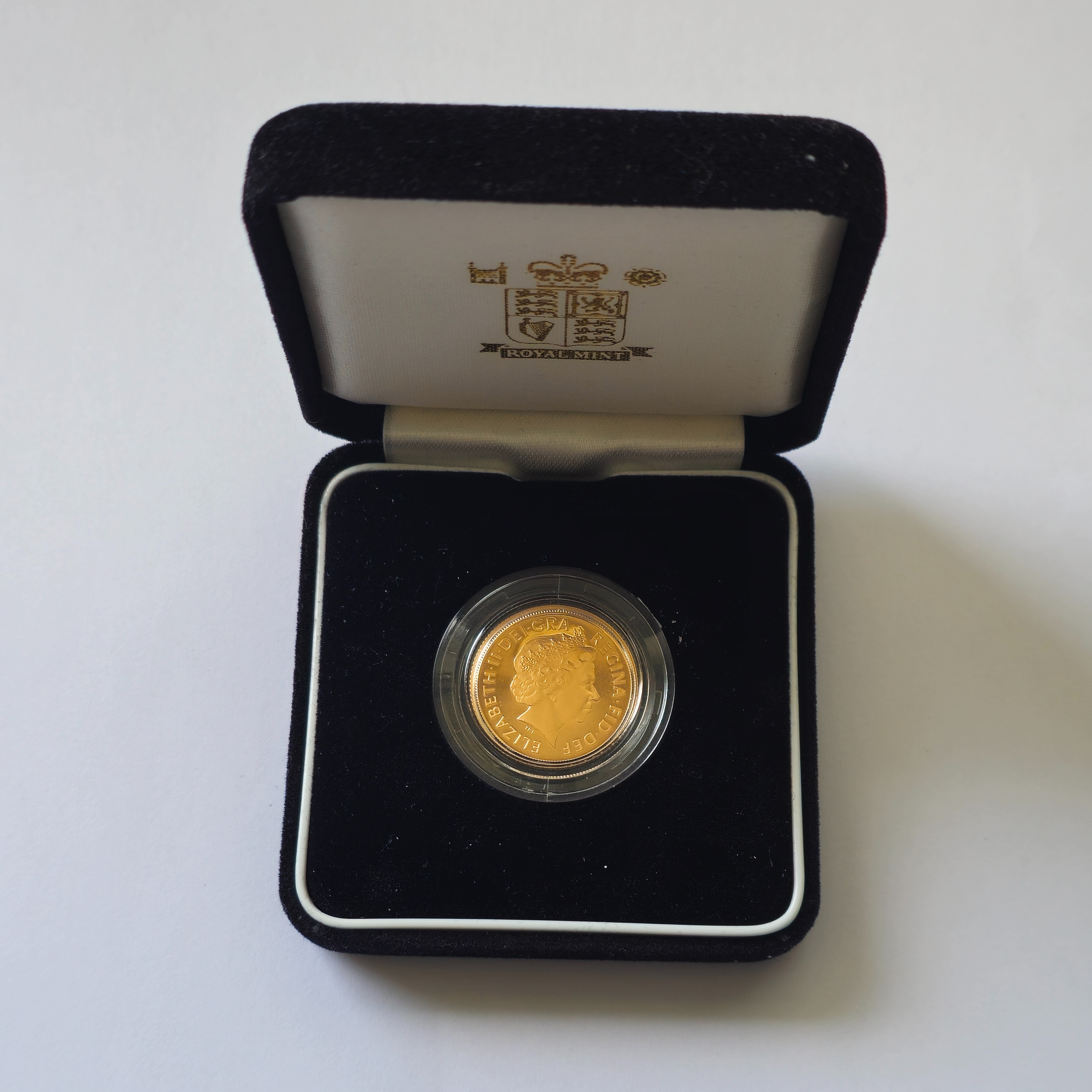 Product photo for 22ct Gold 2003 Elizabeth II and St George & the Dragon Full Sovereign