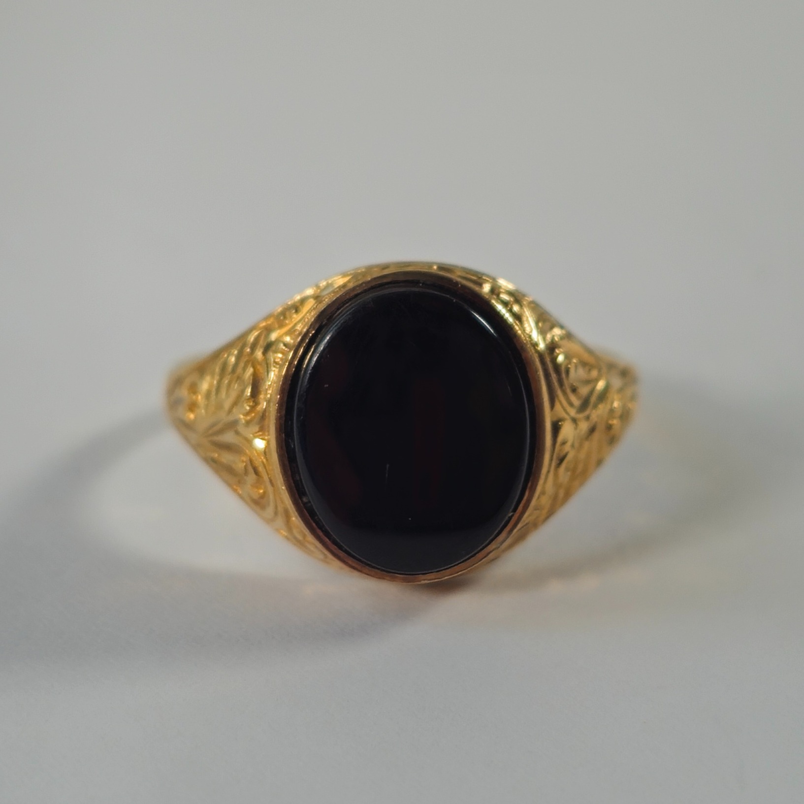 Product photo for 9ct Gold Oval Black Floral Signet Ring Size S