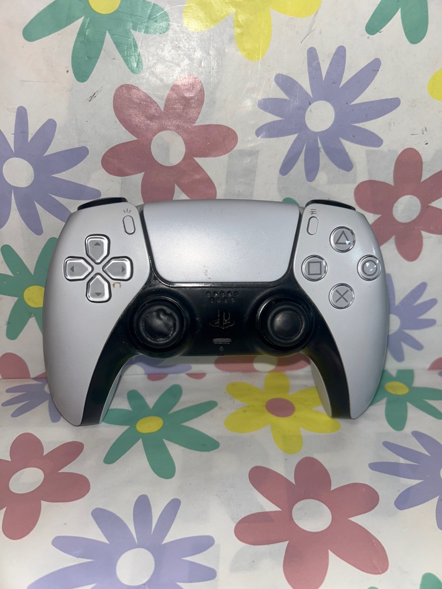 Product photo for PS5 CONTROLLER *WHITE*
