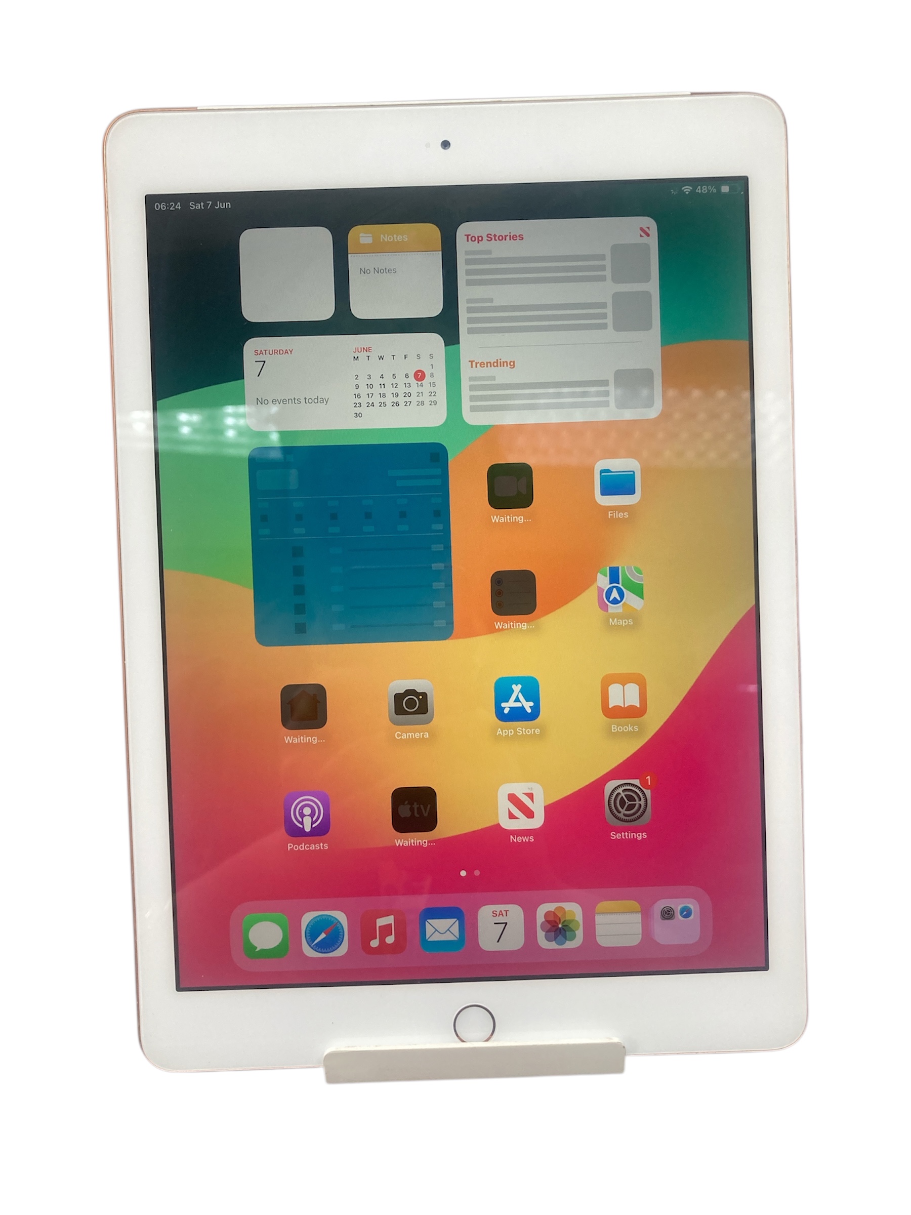 Product photo for iPad 6th Gen 32GB Gold Cellular *SALE WAS £99.99*