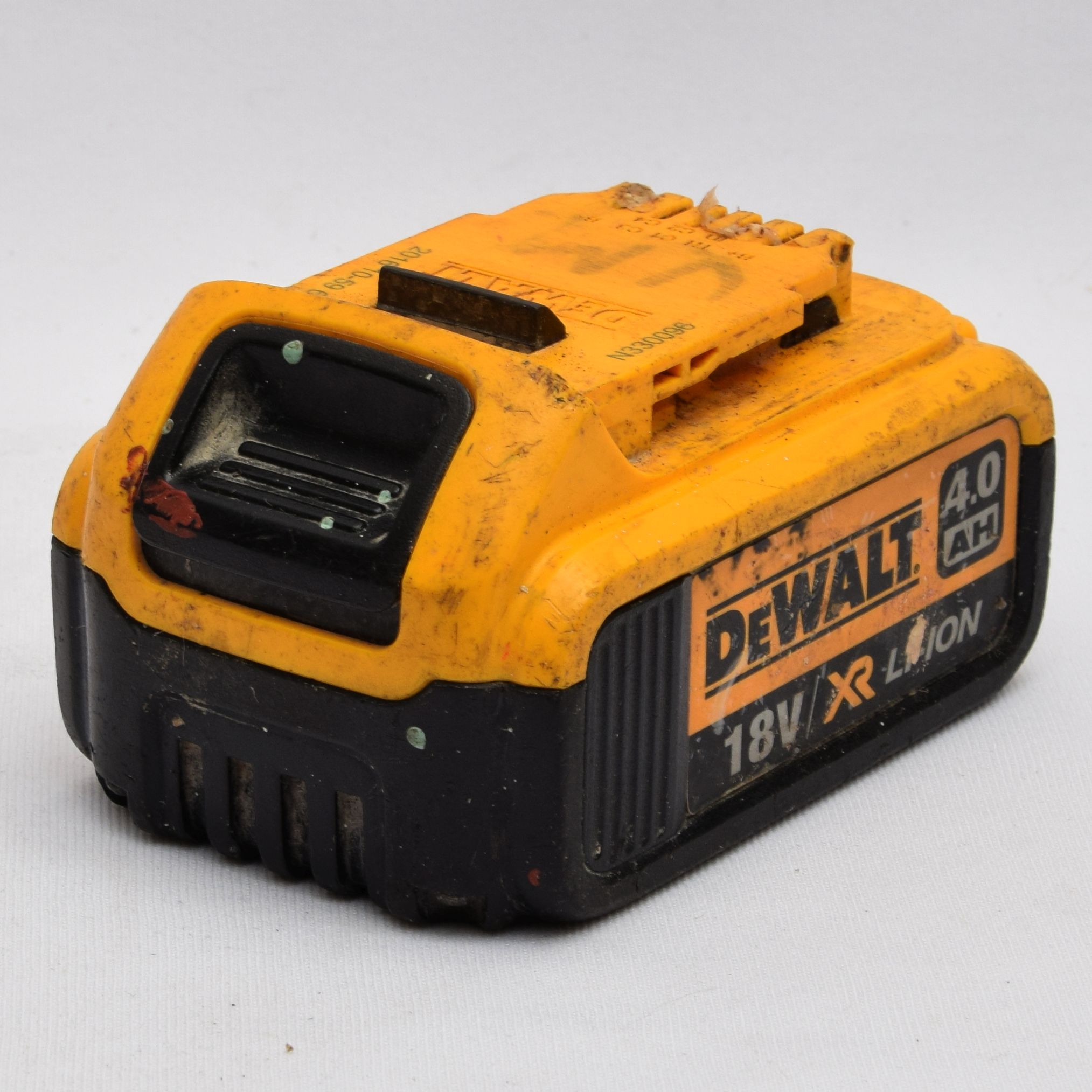 Product photo for Dewalt DCB182 18V XR 4Ah Li-ion Slide Battery (U)