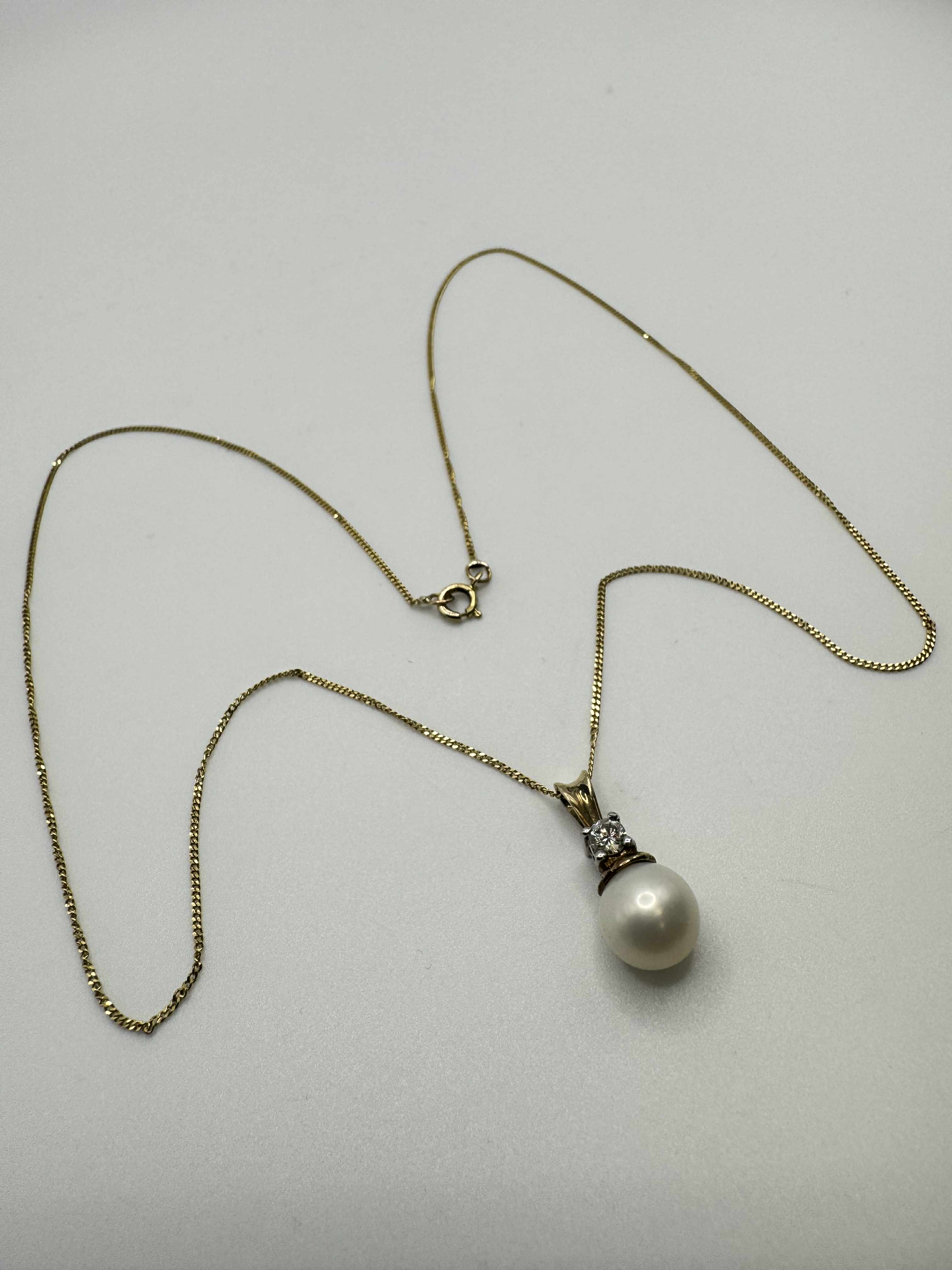 Product photo for 9ct Cultured Pearl & Diamond Chain