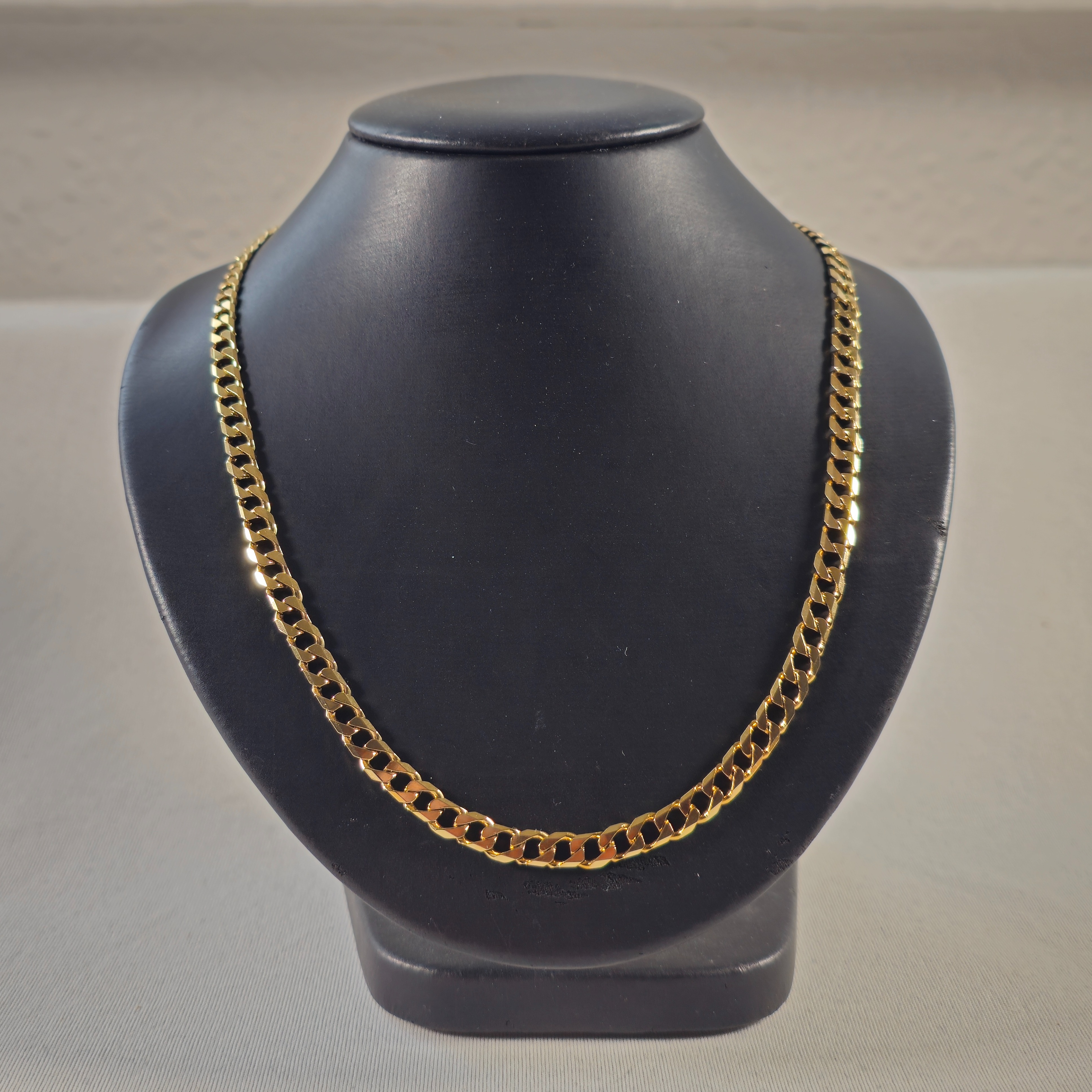 Product photo for 9ct Gold Curb Chain 18.30