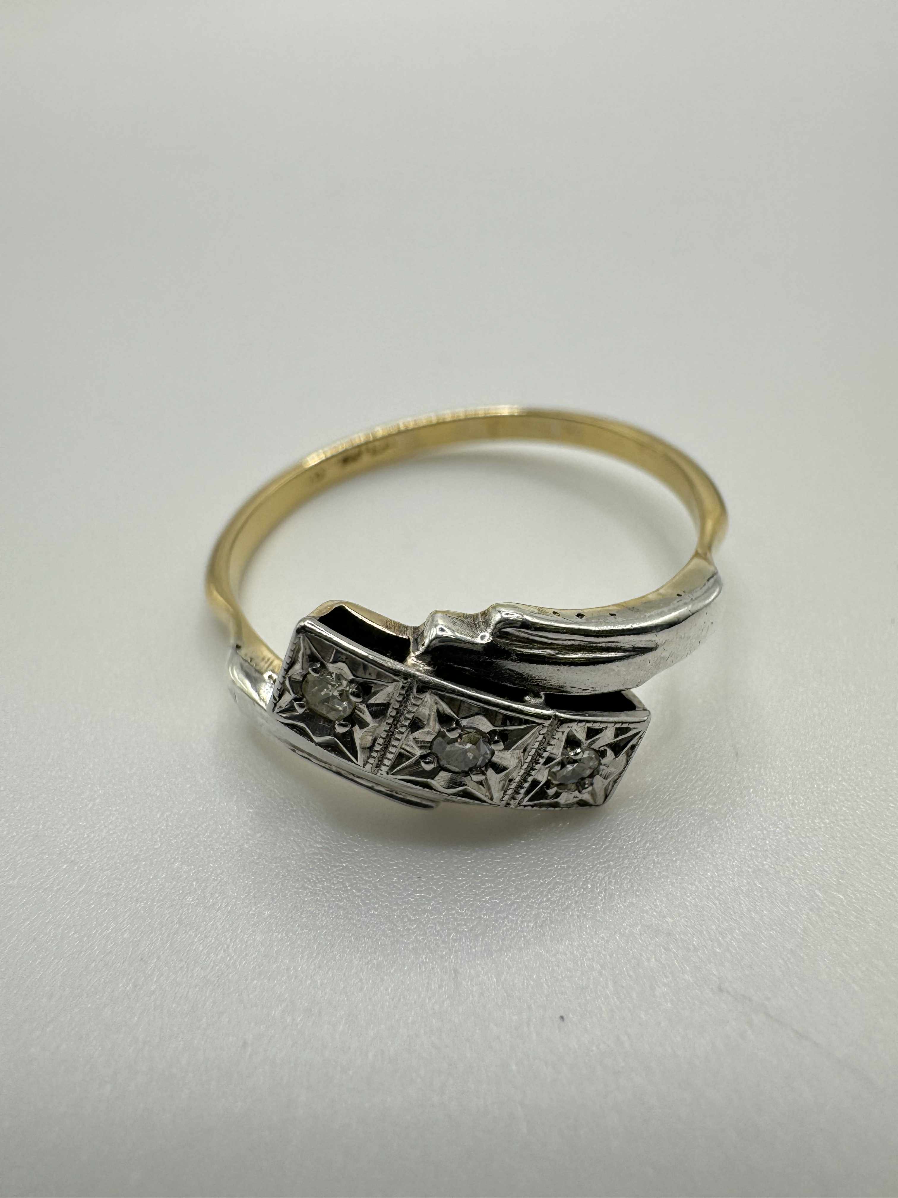 Product photo for 18ct Three Stone Dimaond Cross Over Ring