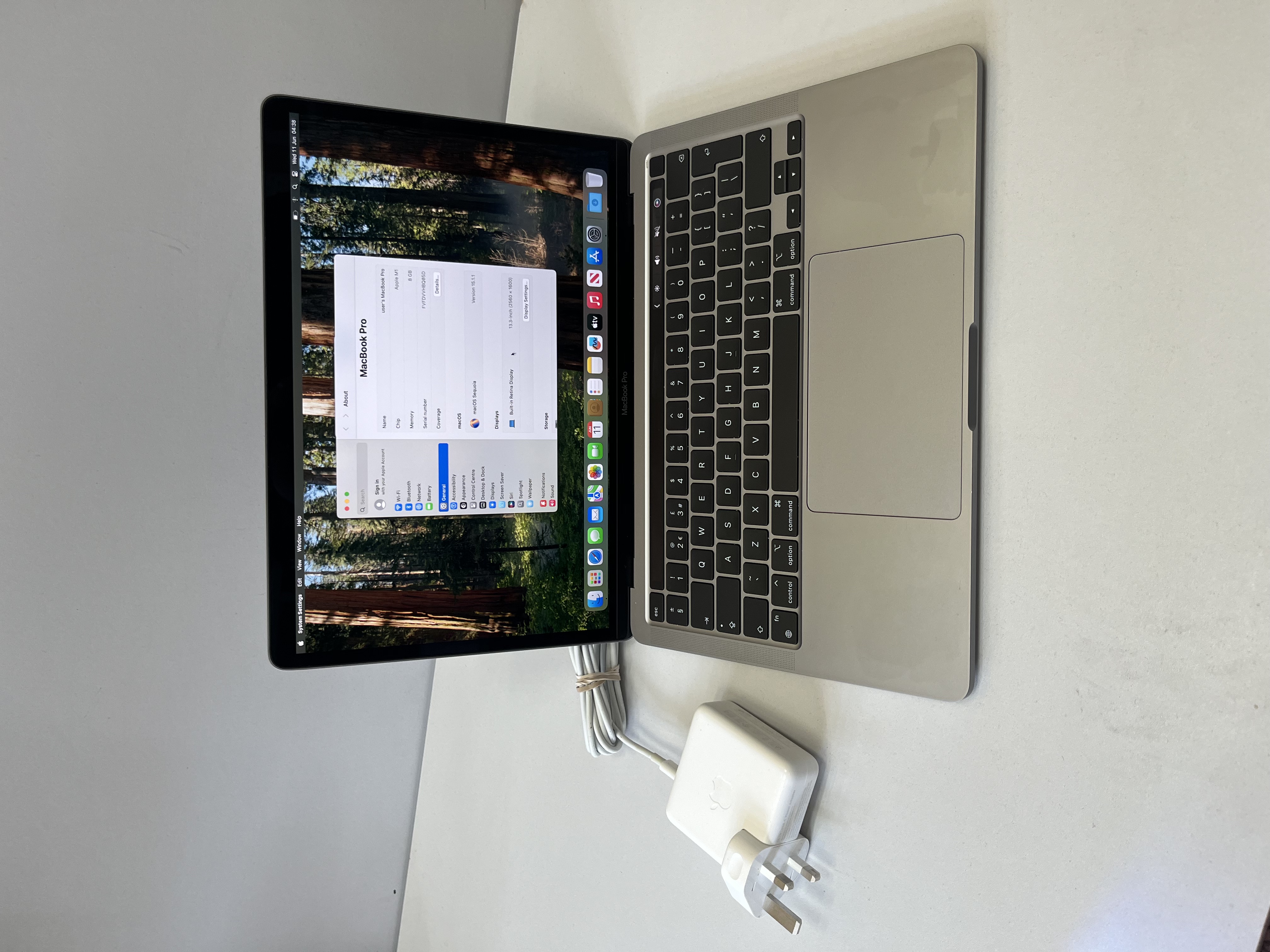 Product photo for Macbook Pro 2020 13.3 inch m1