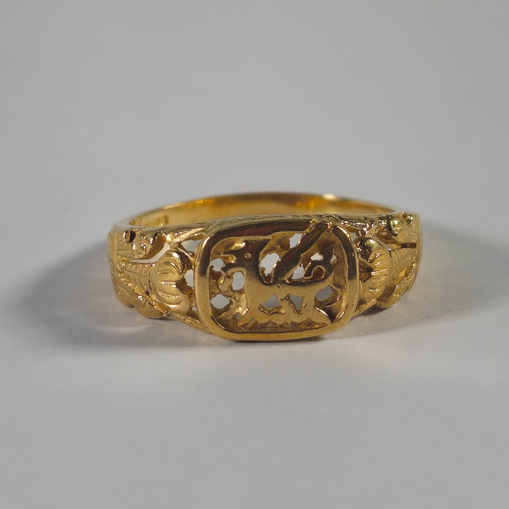 Product photo for 9ct Gold Welsh Dragon & 3 Feather Signet Ring Size U1/2
