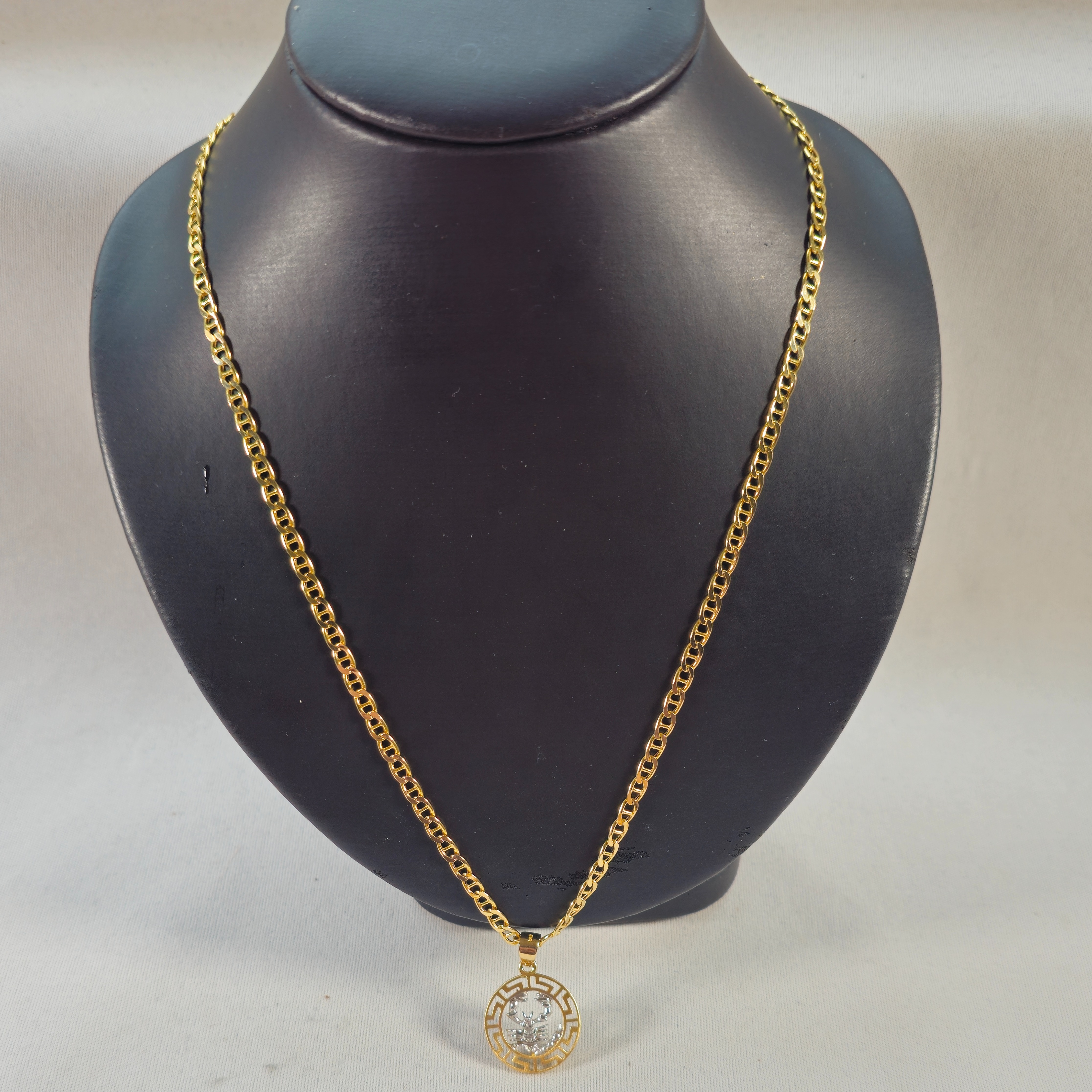 Product photo for 14ct Gold Gucci Link Chain & Scorpion Pendant 19.4