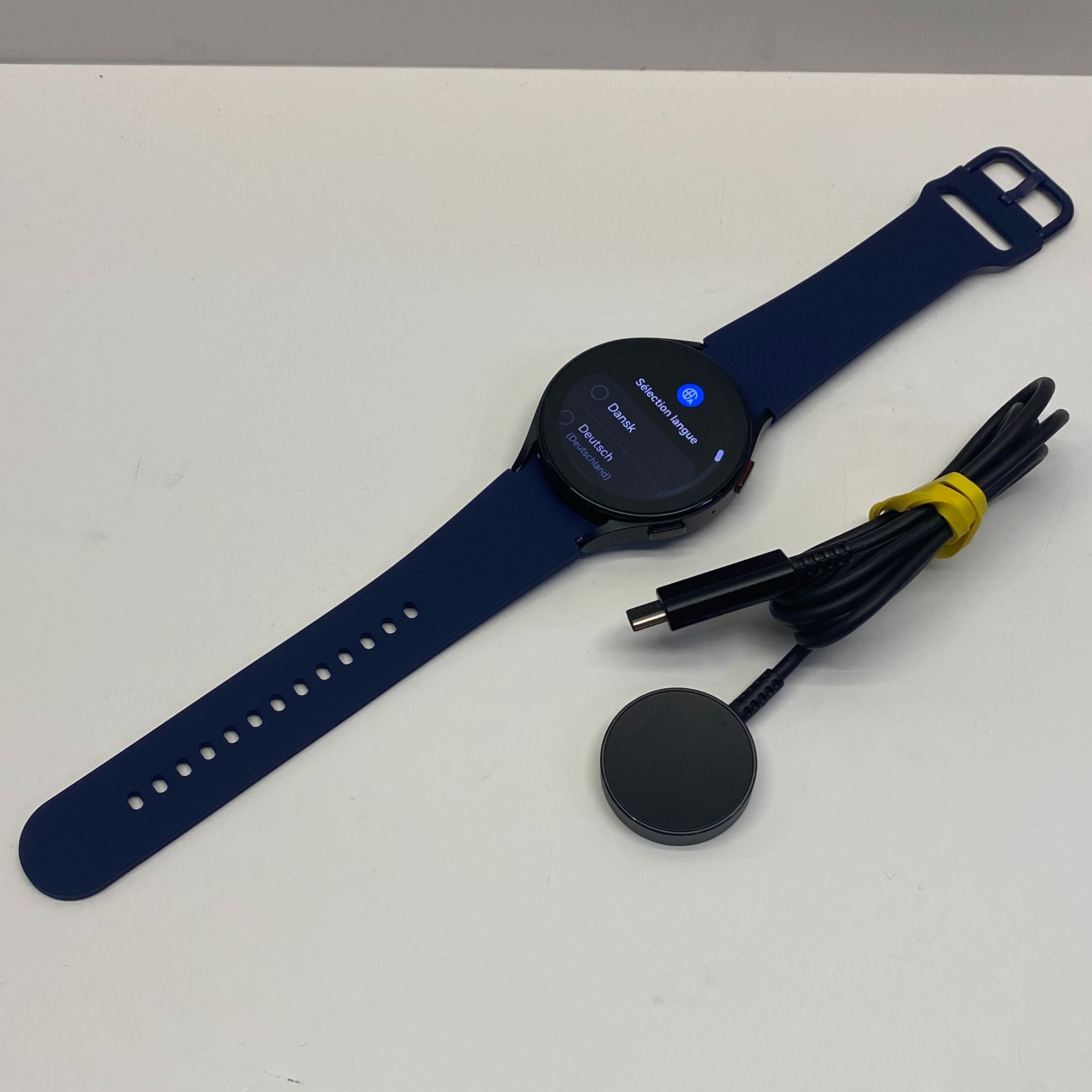 Product photo for Samsung Galaxy Watch5 44mm Model SM-R915F