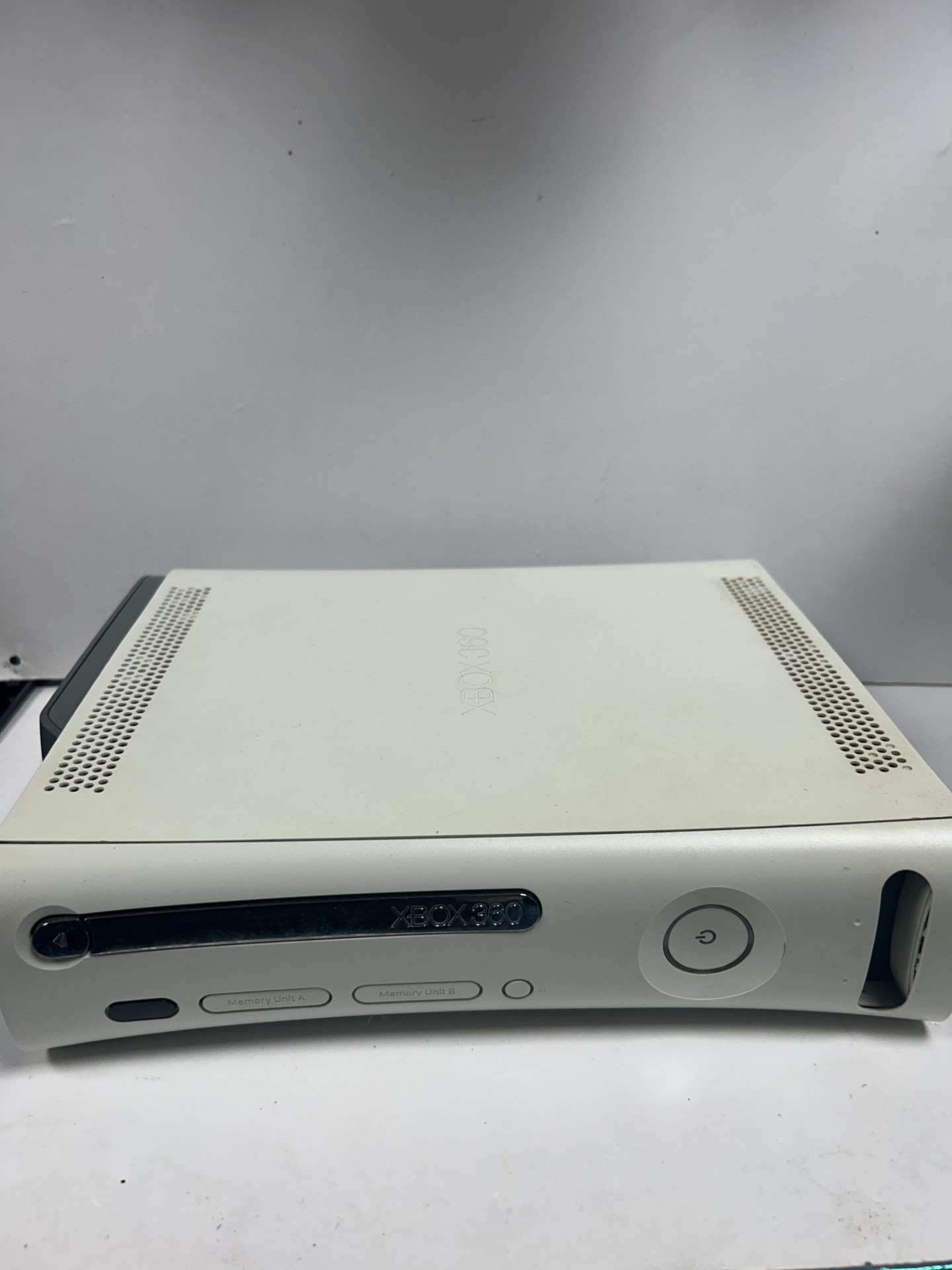 Product photo for microsoft xbox 360 256gb white console unboxed