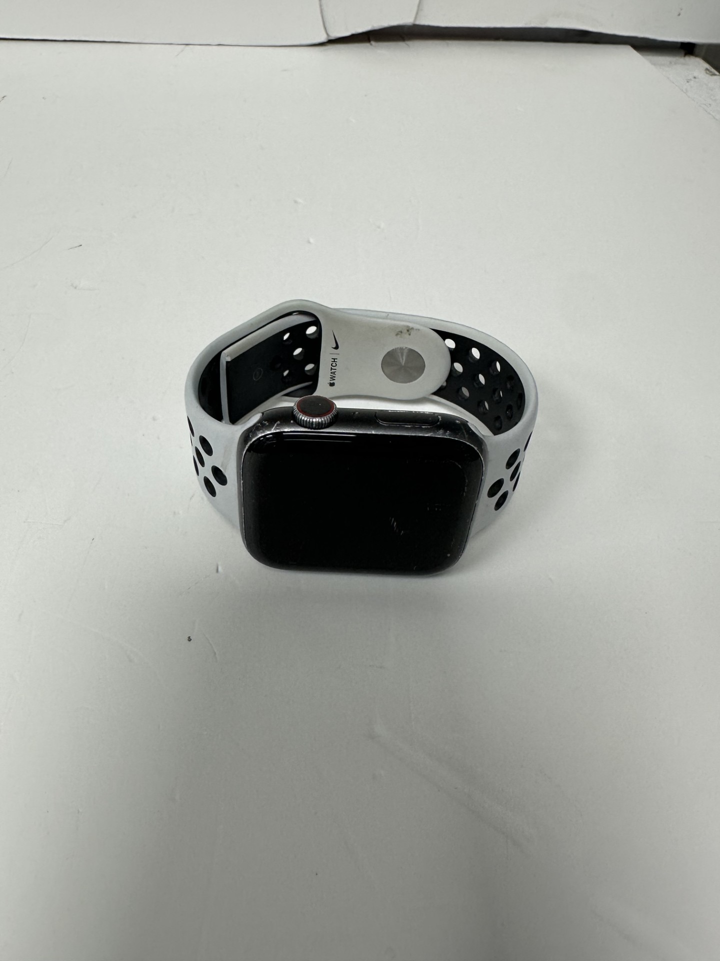 Product photo for apple WATCH SERIES 5 44MM BLACK WITH WHITE NIKE SPORTS BAND UNBOXED