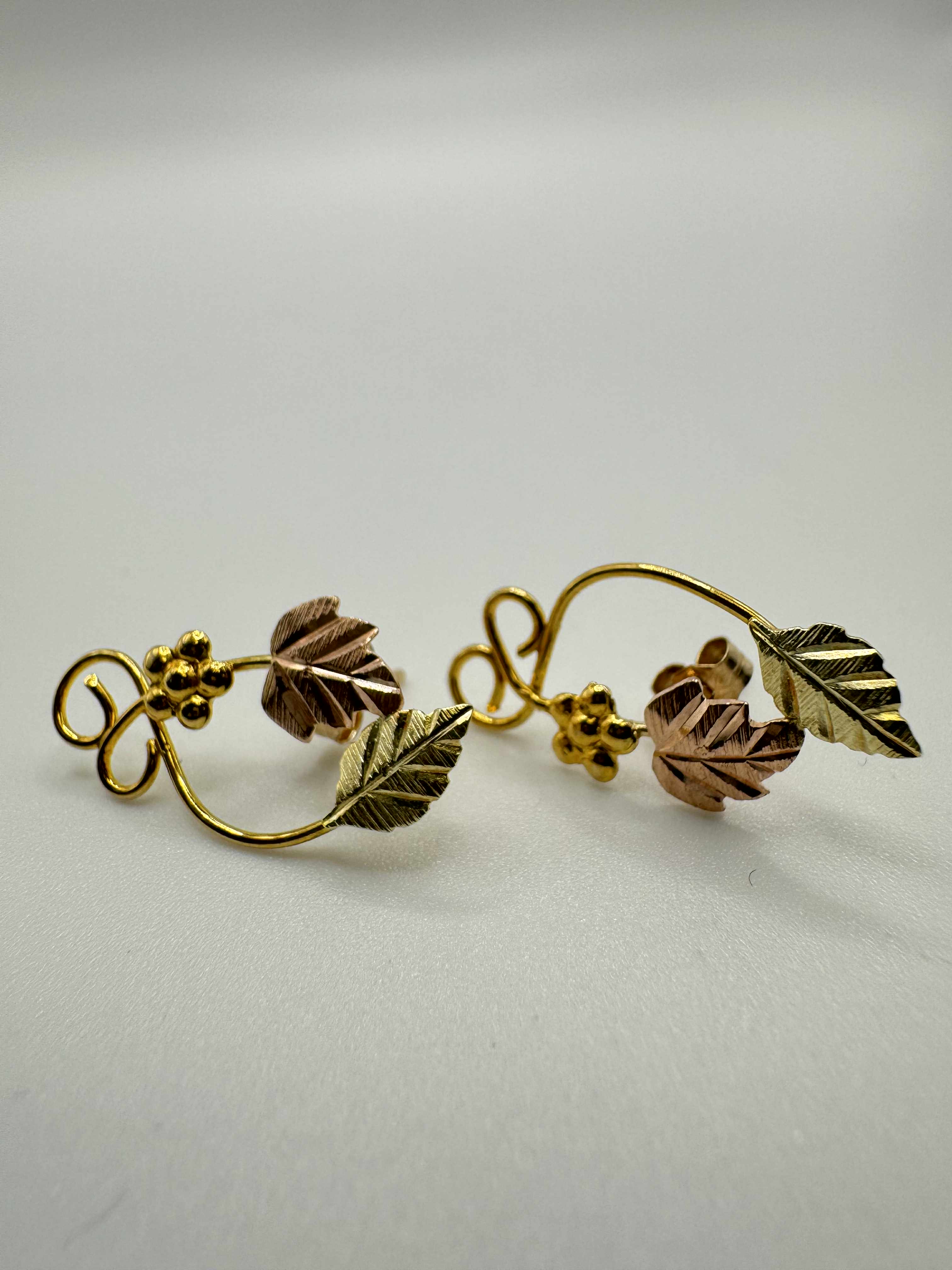 Product photo for 10ct Floral Earrings