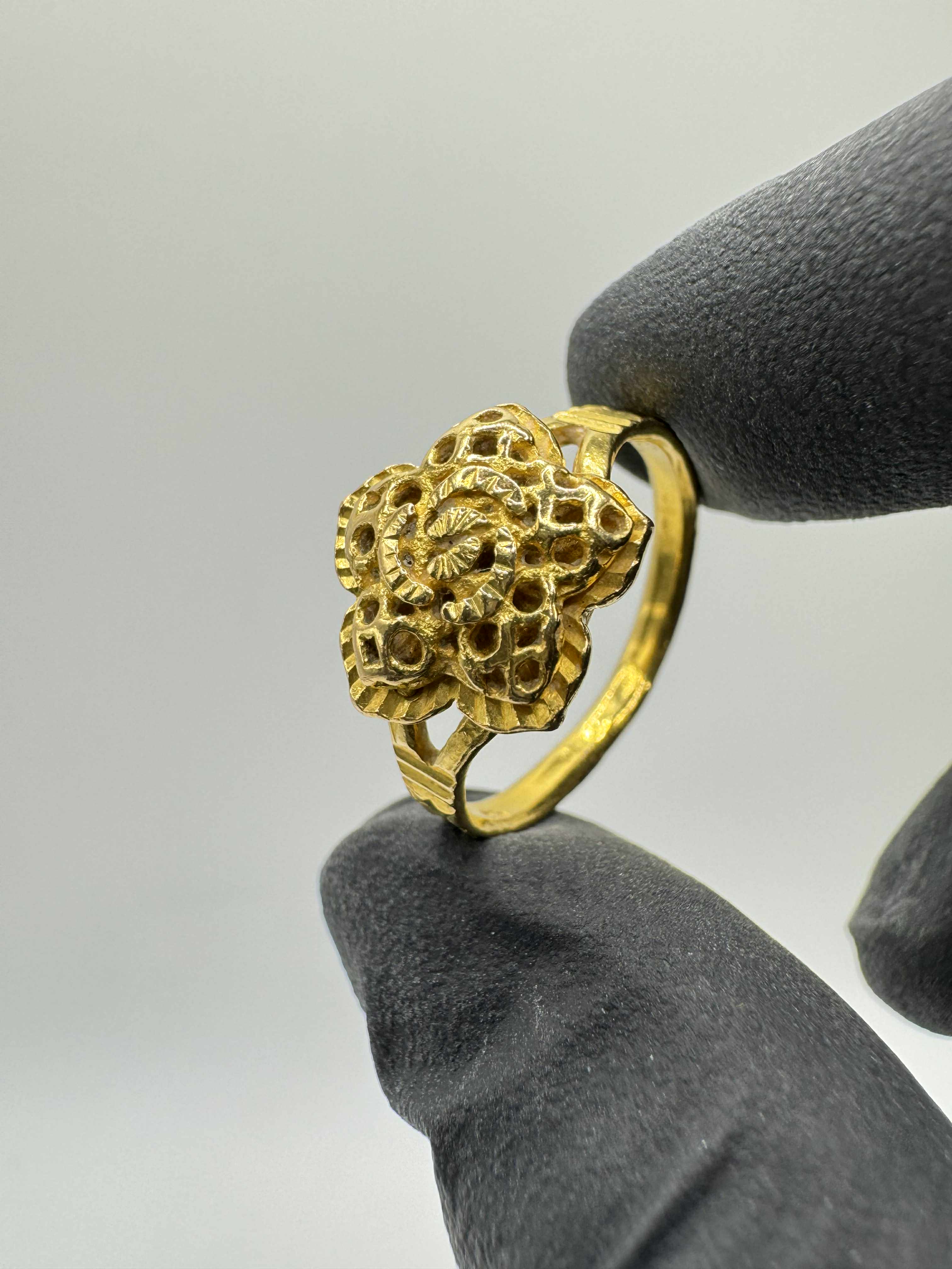 Product photo for 22ct Floral Dress Ring
