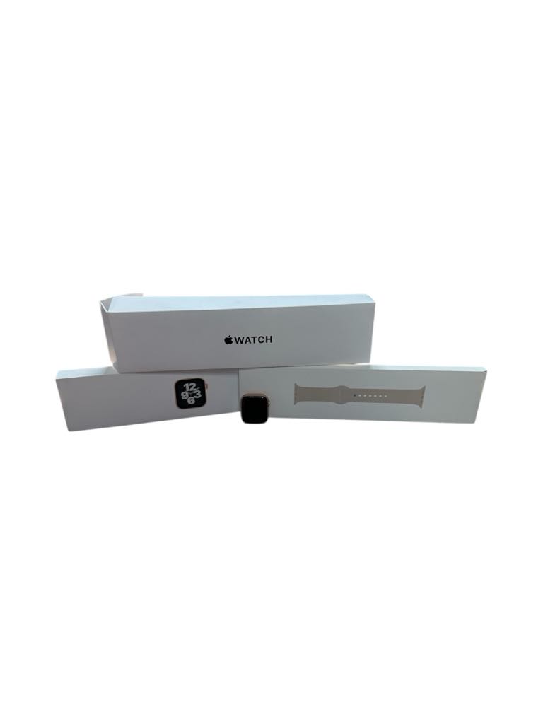 Product photo for Watch SE 2nd Gen 40mm (GPS), Starlight Aluminium
