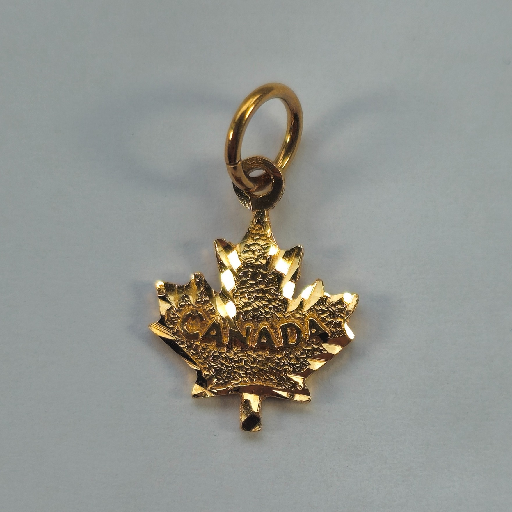 Product photo for 9ct Gold Maple Leaf Canada Pendant