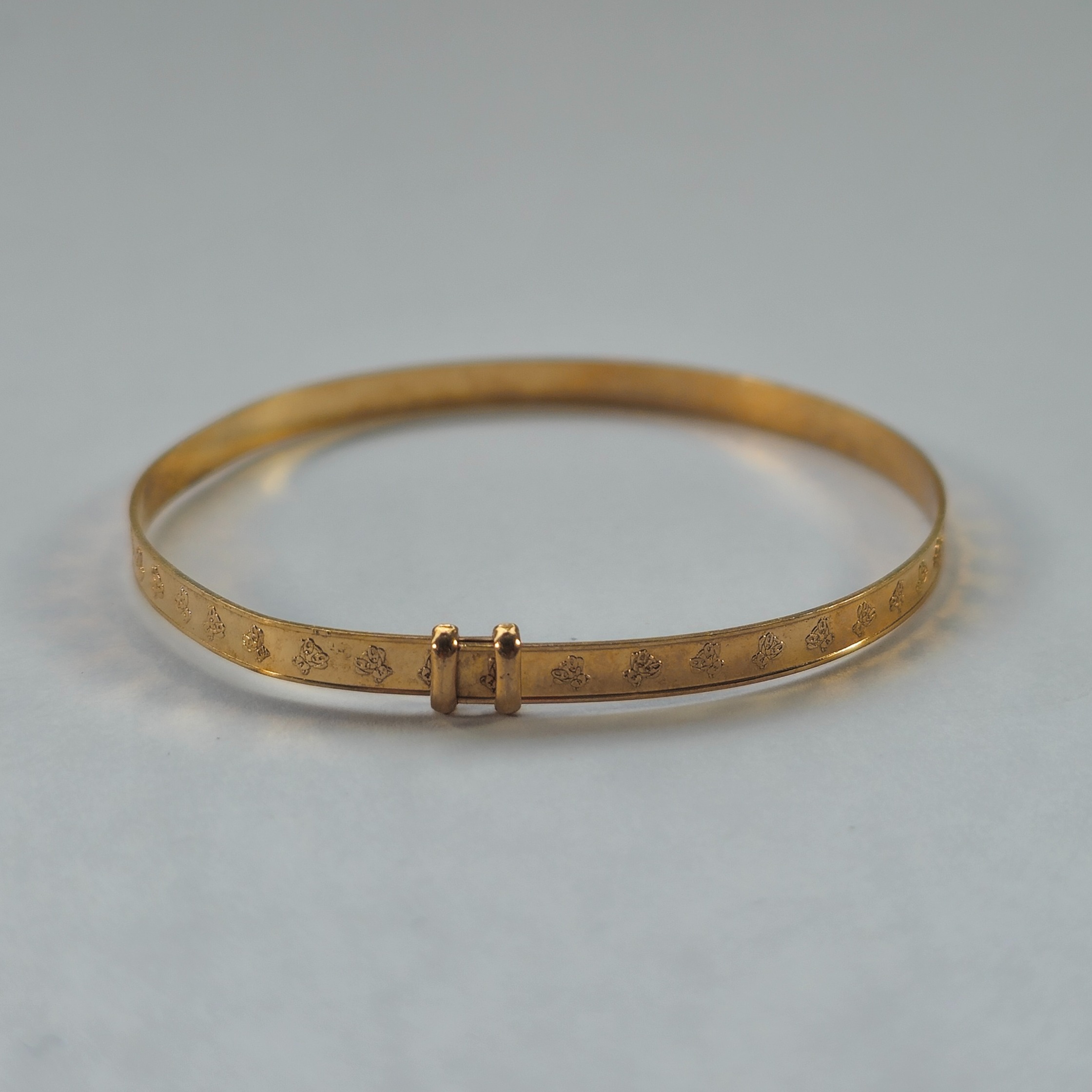 Product photo for 9ct Gold Teddy Bear Baby Bangle