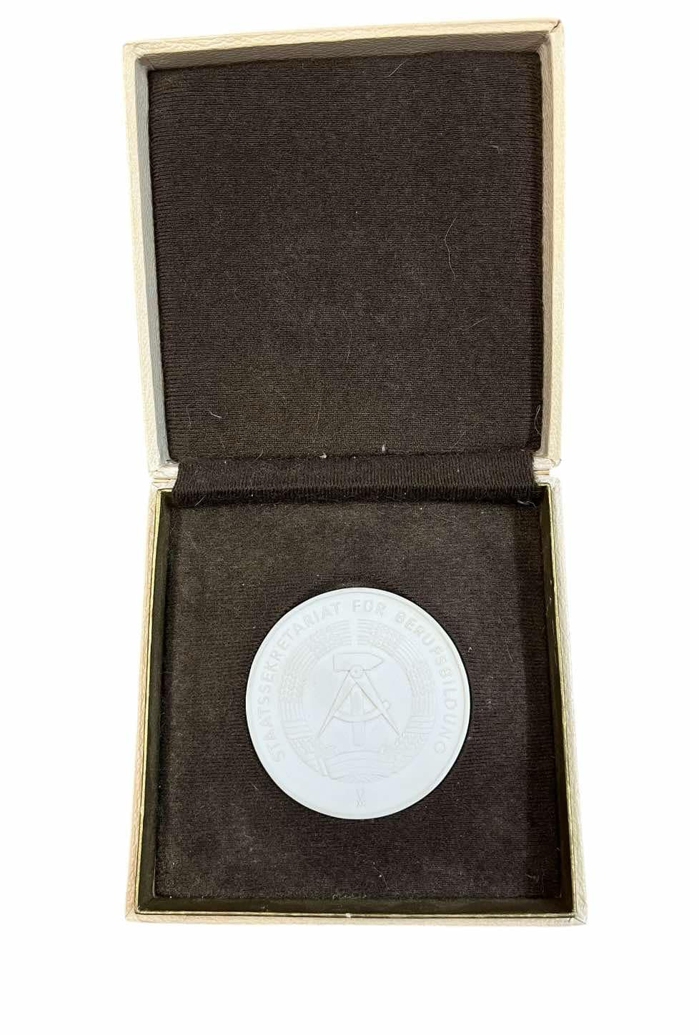 Product photo for DDR 1973 Ceramic Medal – Messe der Meister von Morgen Berufsbildung Boxed